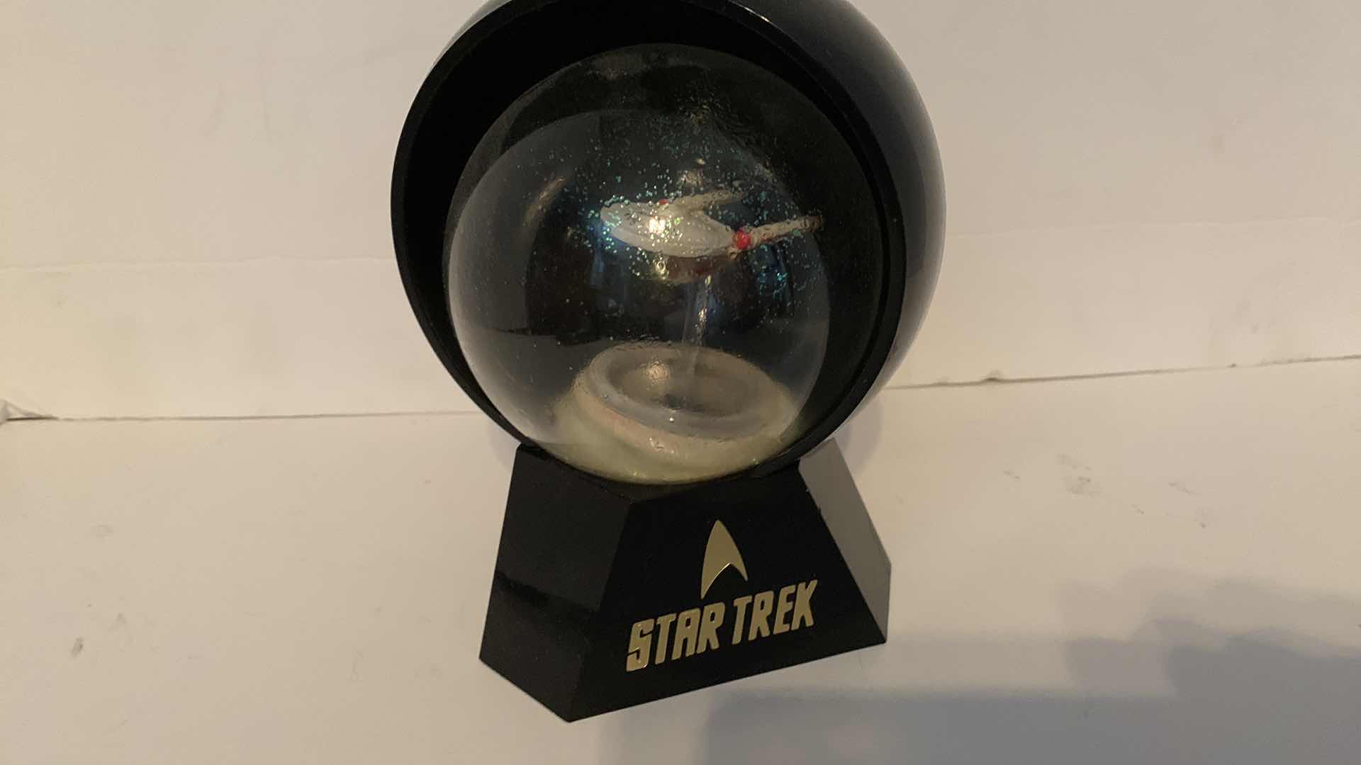 Photo 1 of STAR TREK NEXT GENERATION SPARKLE GLOBE 6 1/2” TALL AND ORIGINAL TREK WITH NO WATER