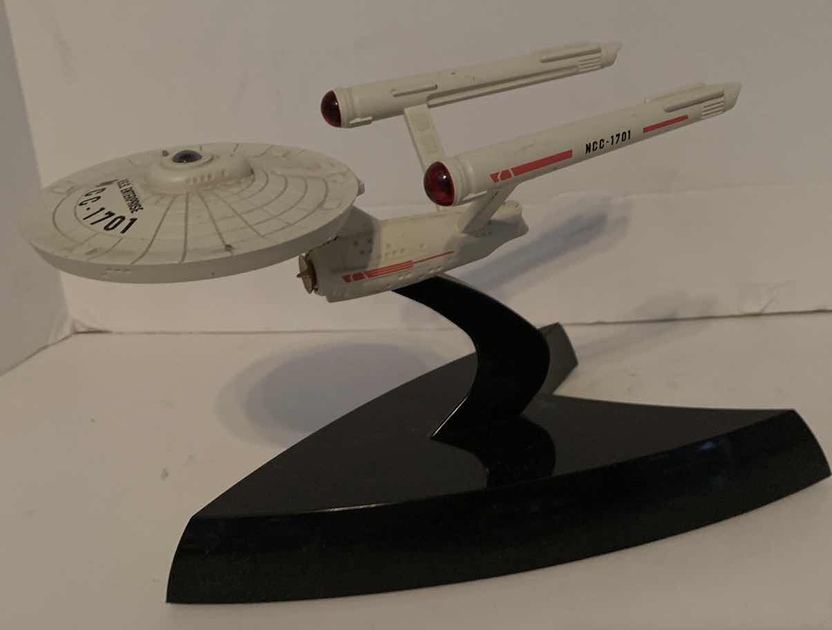 Photo 1 of STAR TREK U.S.S. ENTERPRISE MODEL 5” C 4” H 5”