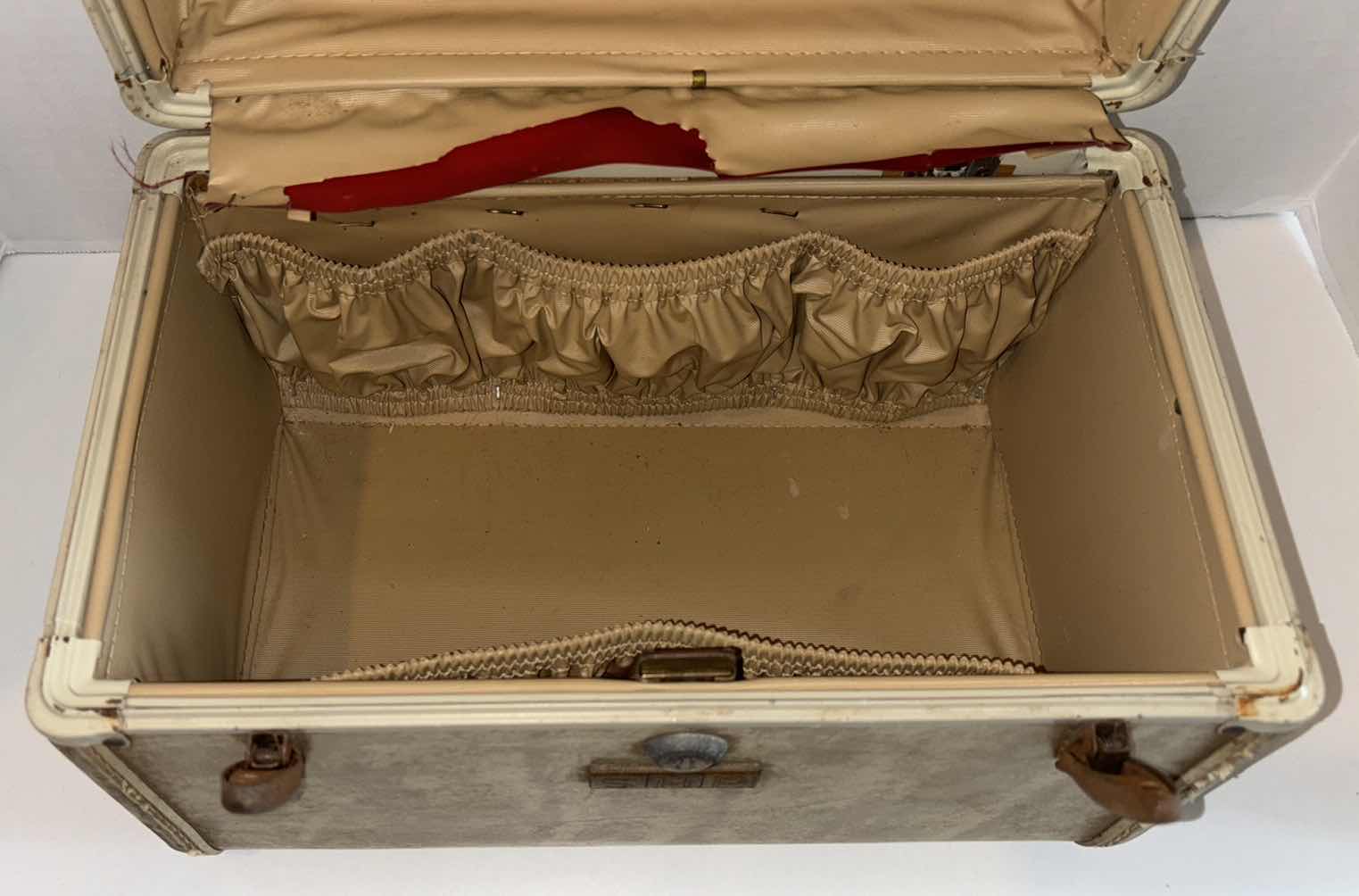 Photo 6 of ANTIQUE SAMSONITE PROFILE HARD CASE COSMETICS TRAIN CASE 8” X 13.25” H8.75”