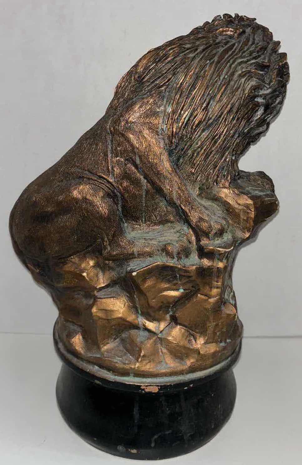 Photo 1 of LÖWENBRÄU LION STATUE (17”H)