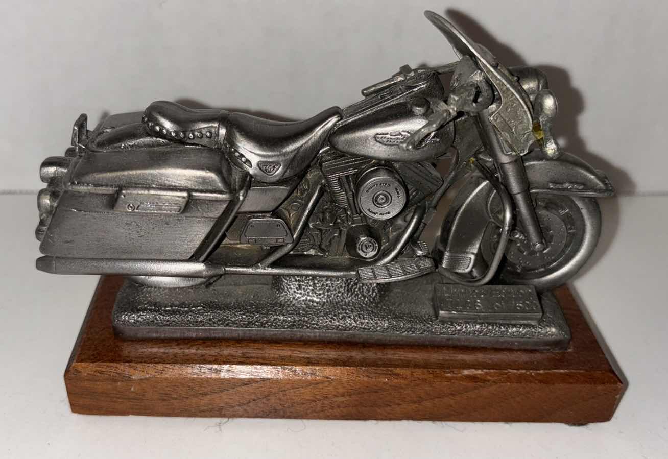 Photo 1 of HARLEY DAVIDSON COLLECTIBLES (4)
