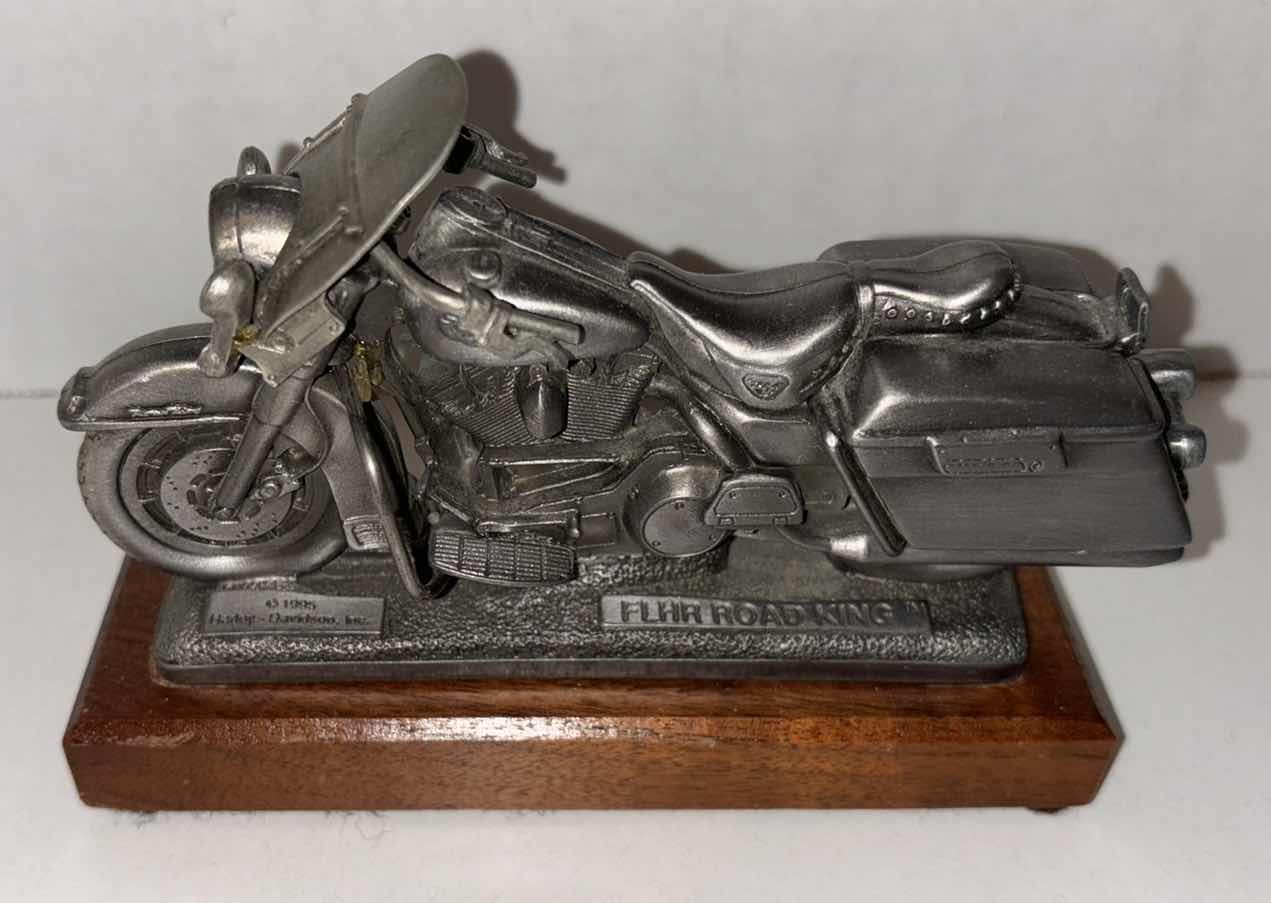 Photo 1 of HARLEY DAVIDSON COLLECTIBLES (4)