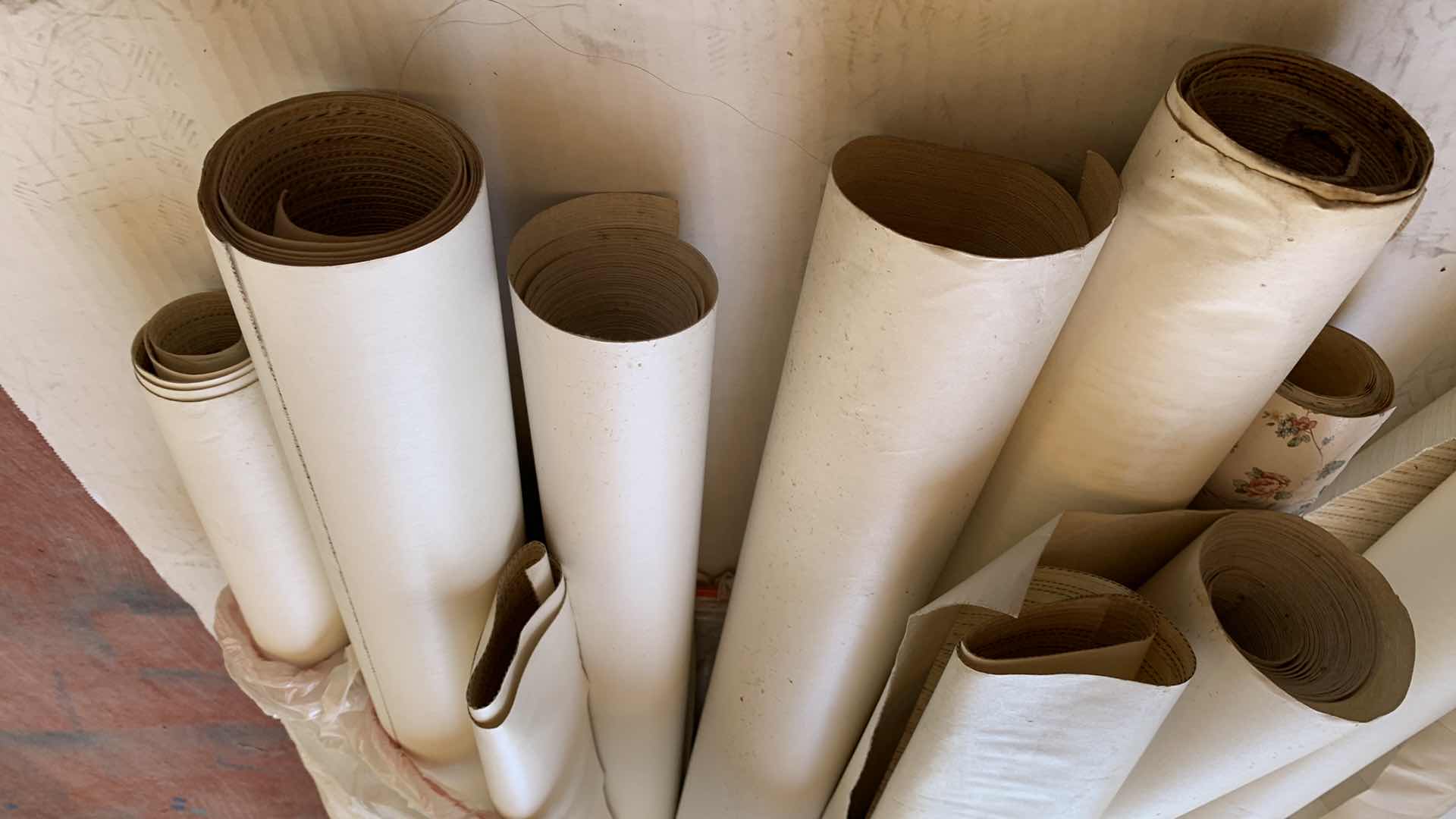 Photo 1 of LOT OF WALLPAPER ROLLS