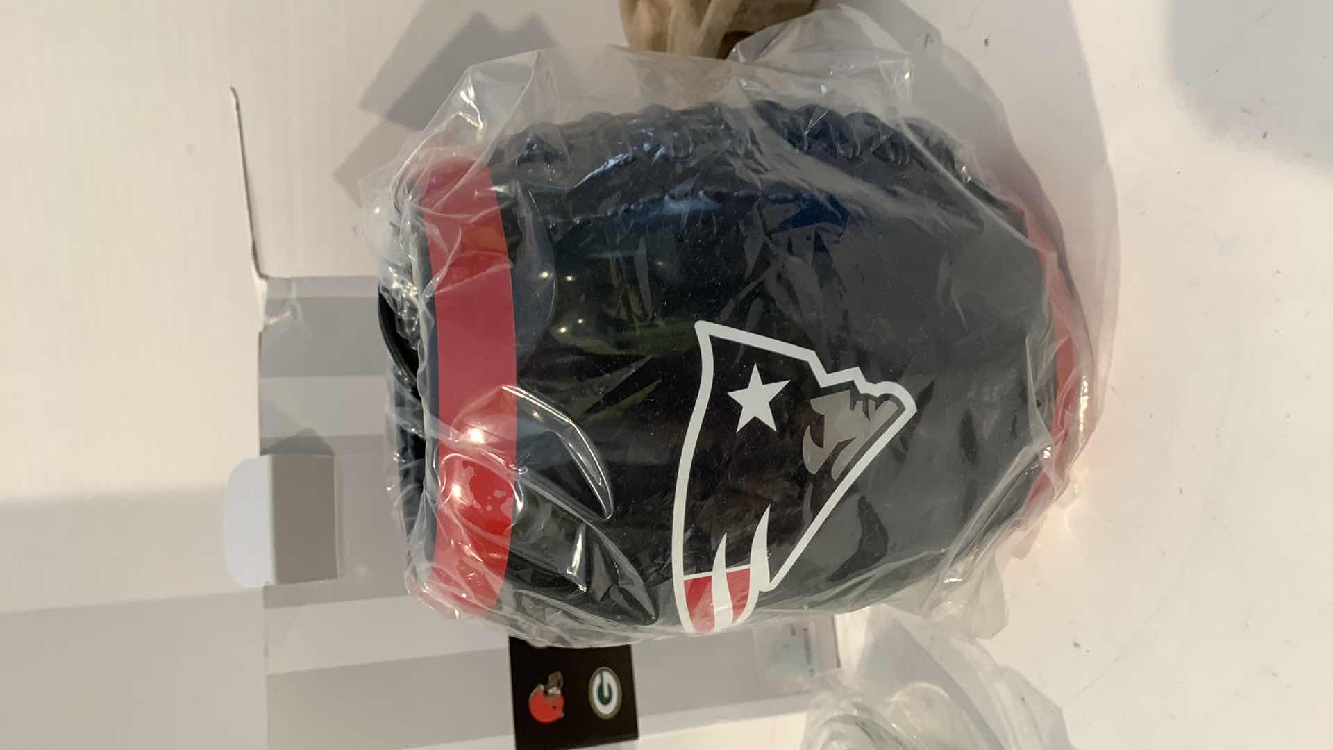 Photo 1 of NFL FOOTBALL NEW ENGLAND PATRIOTS SCENTSY WAX WARMER