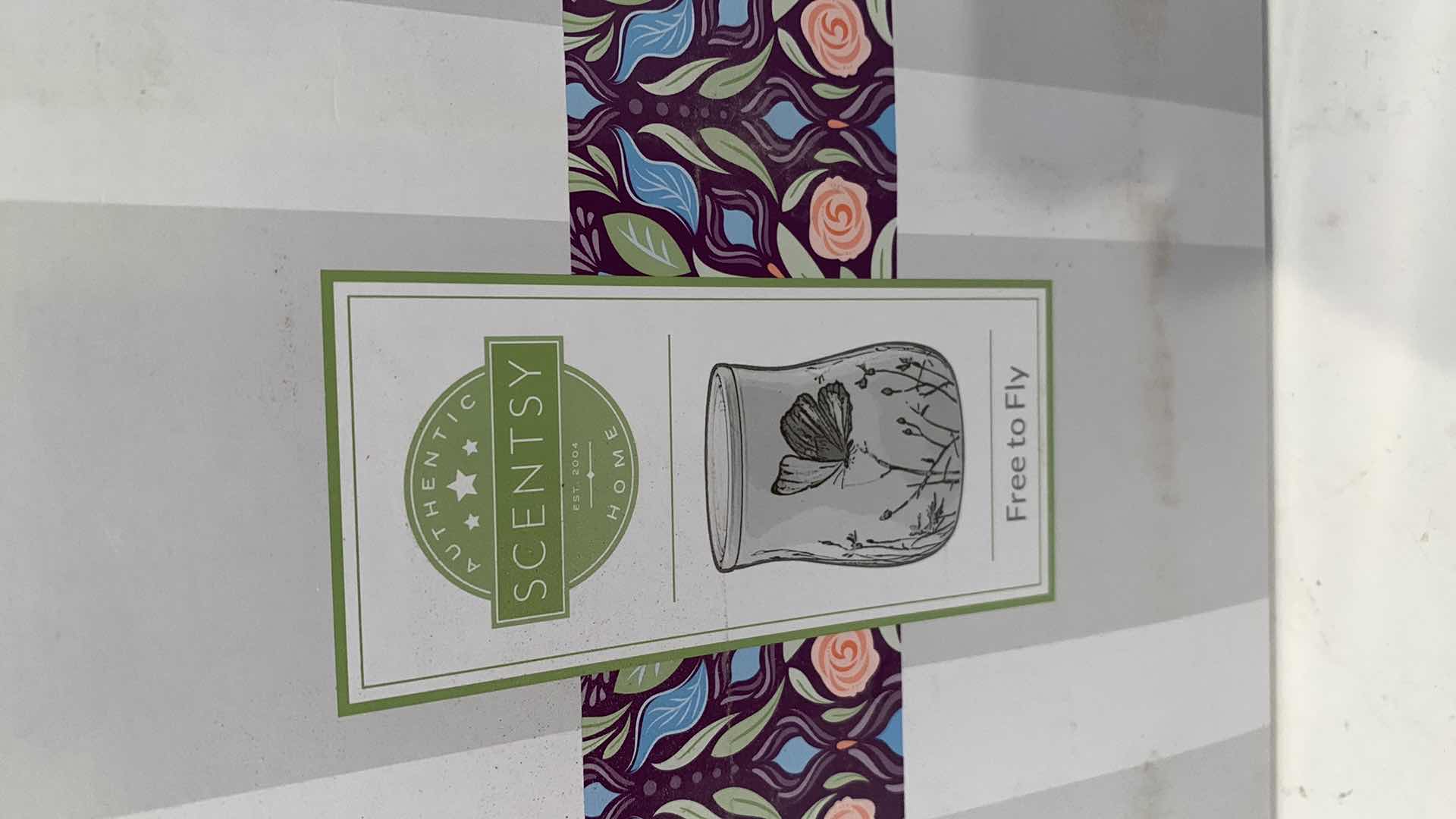 Photo 1 of PAIR OF SCENTSY WAX WARMERS: FREE TO GLY AND SO VERY THANKFUL