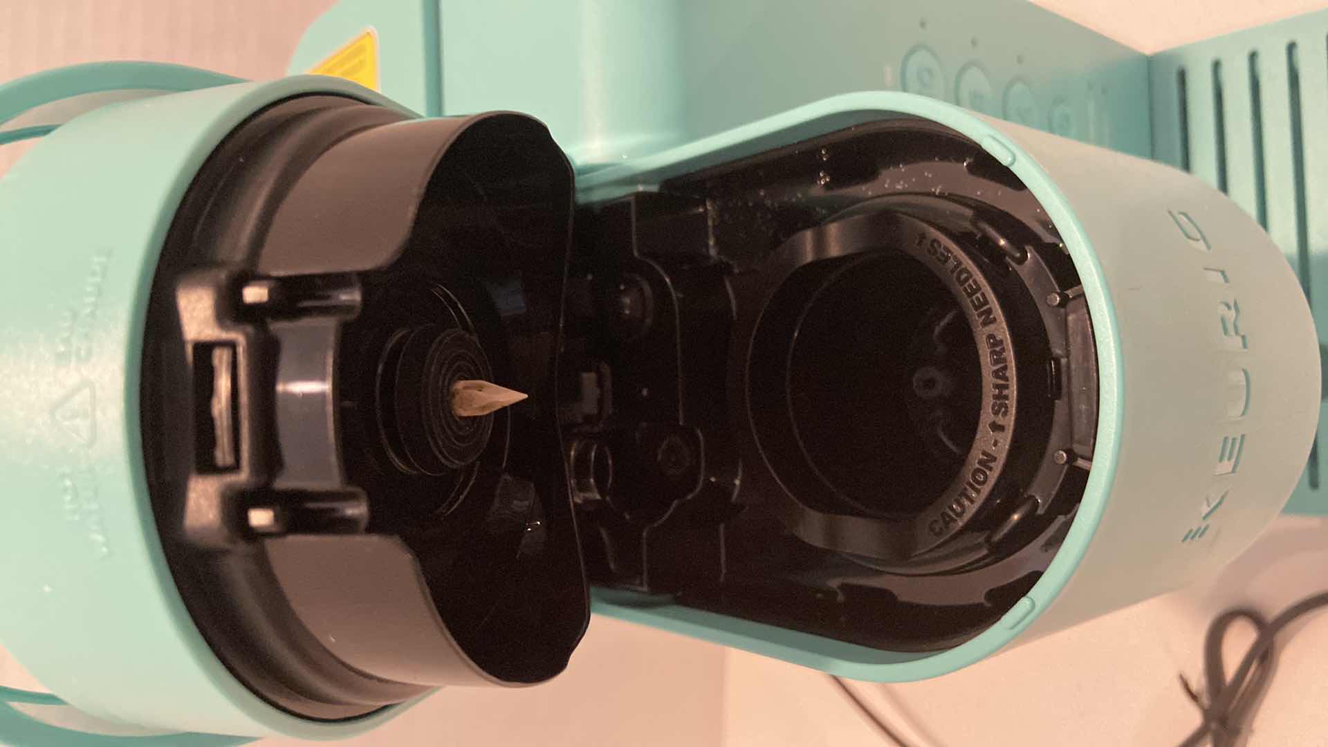 Photo 1 of KEIRIG COFFEE MAKER TURQUOISE