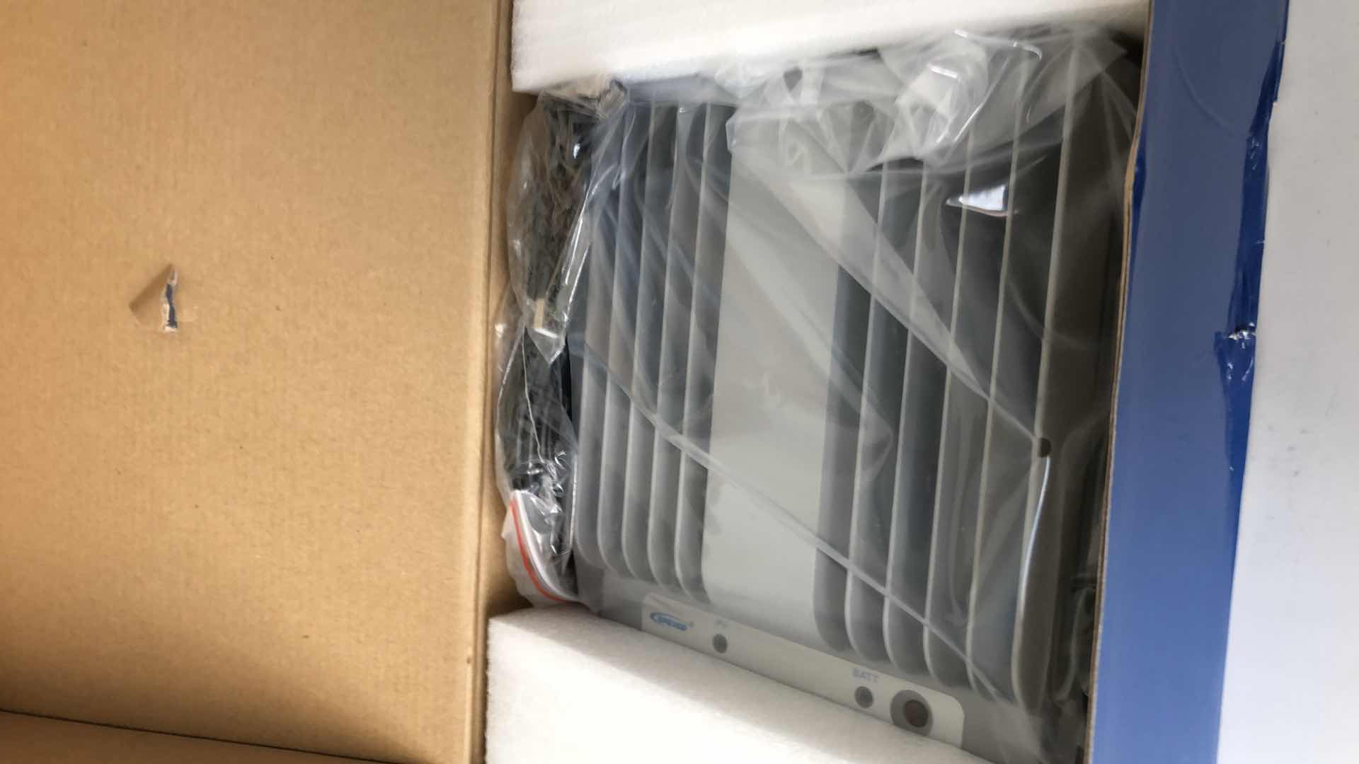 Photo 1 of EPSOLAR MPPT SOLAR CHARGE CONTOLLER TRACER SERIES