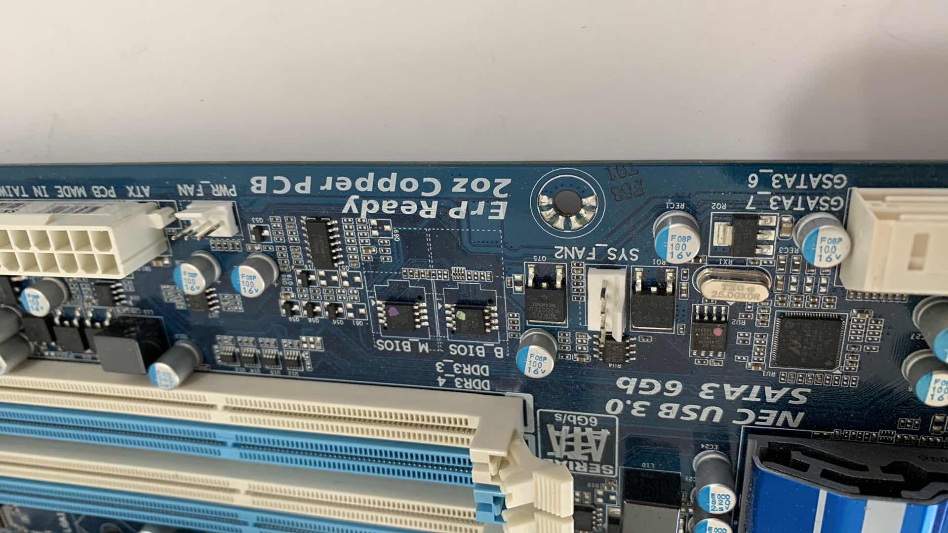 Photo 1 of GIGABYTE GA-P55A-UD3 MOTHBOARD AND PROCESSOR