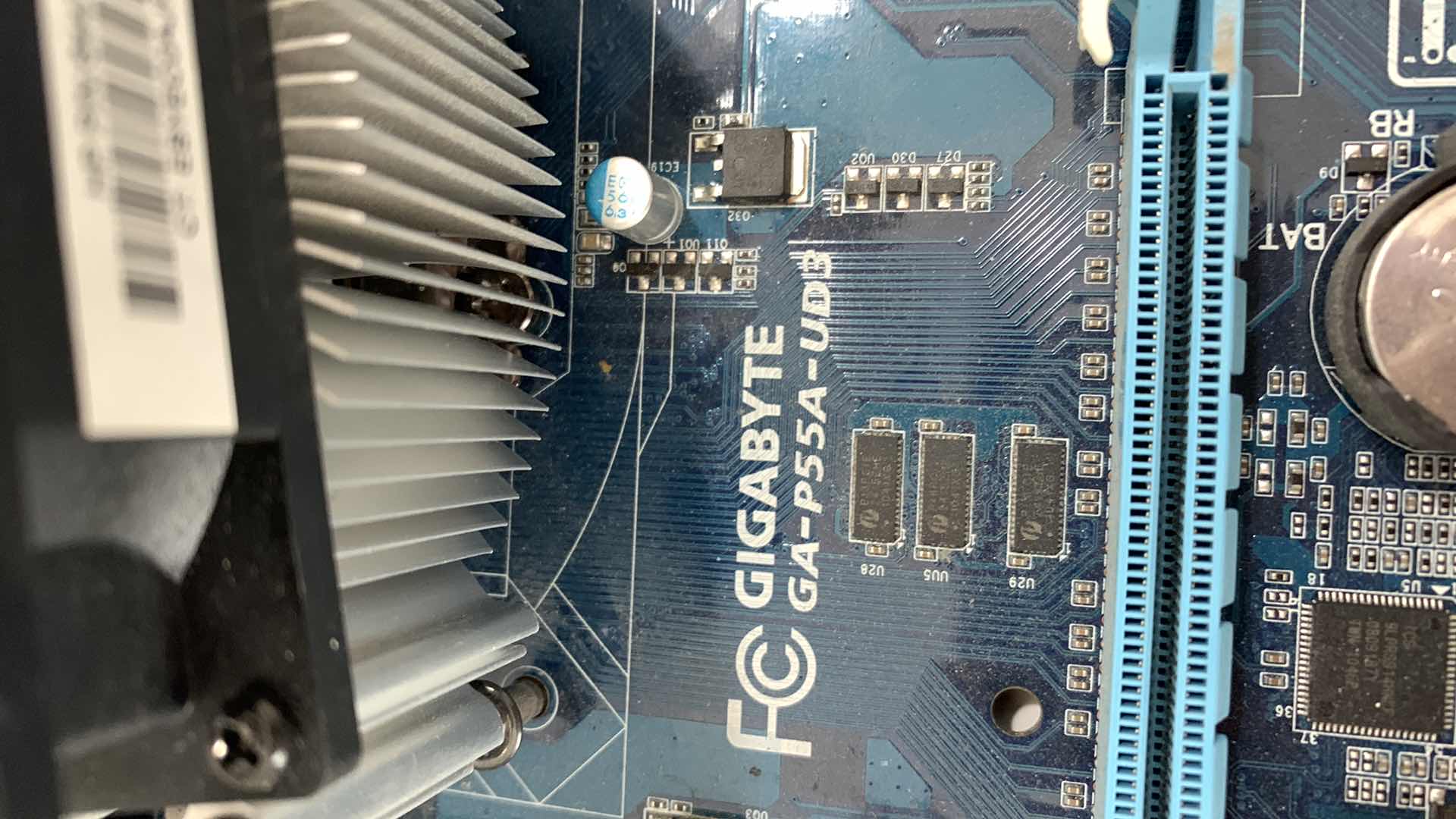 Photo 1 of GIGABYTE GA-P55A-UD3 MOTHBOARD AND PROCESSOR