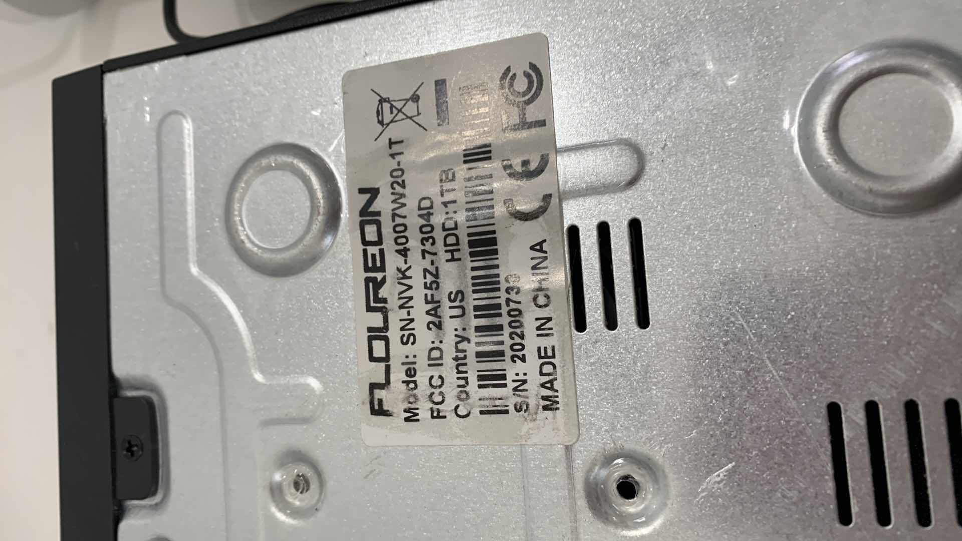 Photo 1 of FLOUREON SN-NVK-4007W20-1T SECURITY CAMERA SYSTEM