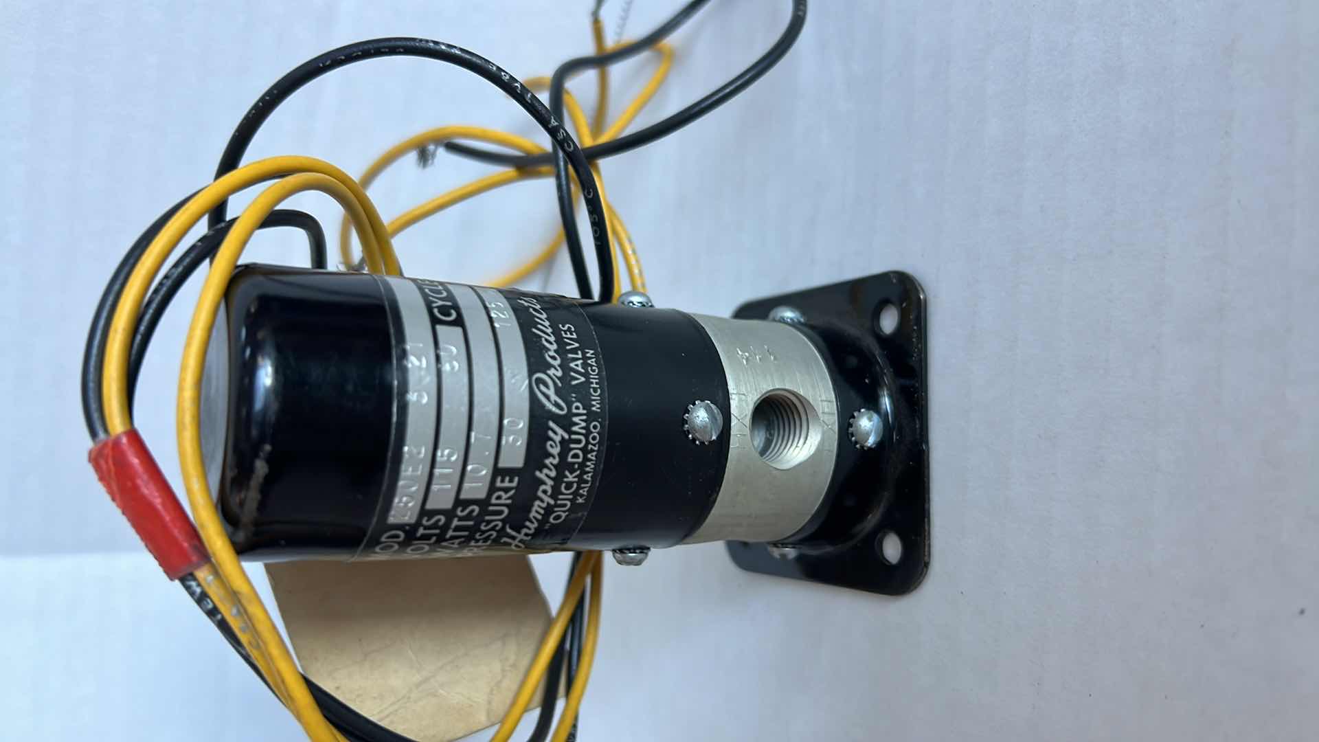 Photo 1 of VINTAGE HANGCHOW MODEL U-101 VOLTAGE METER AND A HUMPHREY PRODUCTS QUICK DUMP VALVE