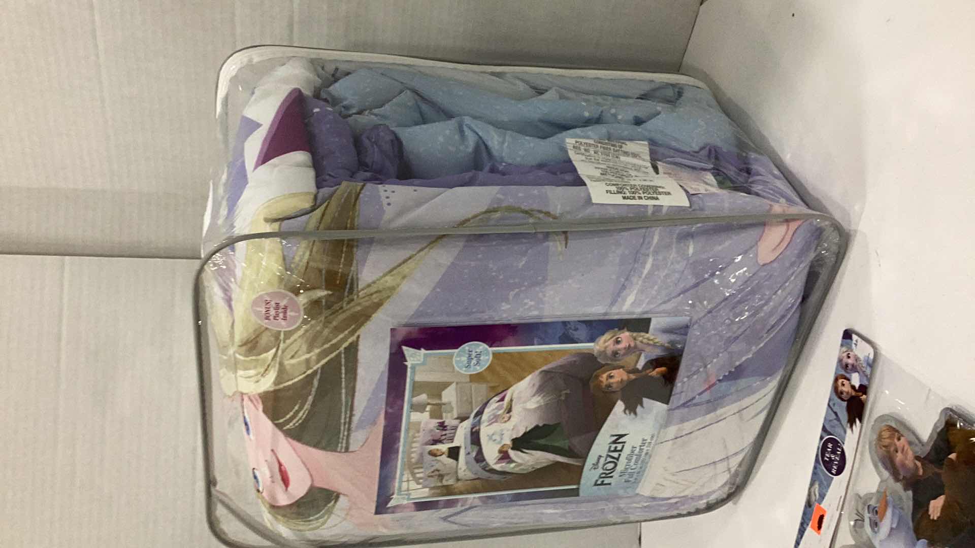 Photo 1 of 2 PC FROZEN ELSA KEYCHAINS AND GIRL FULL SIZE COMFORTER