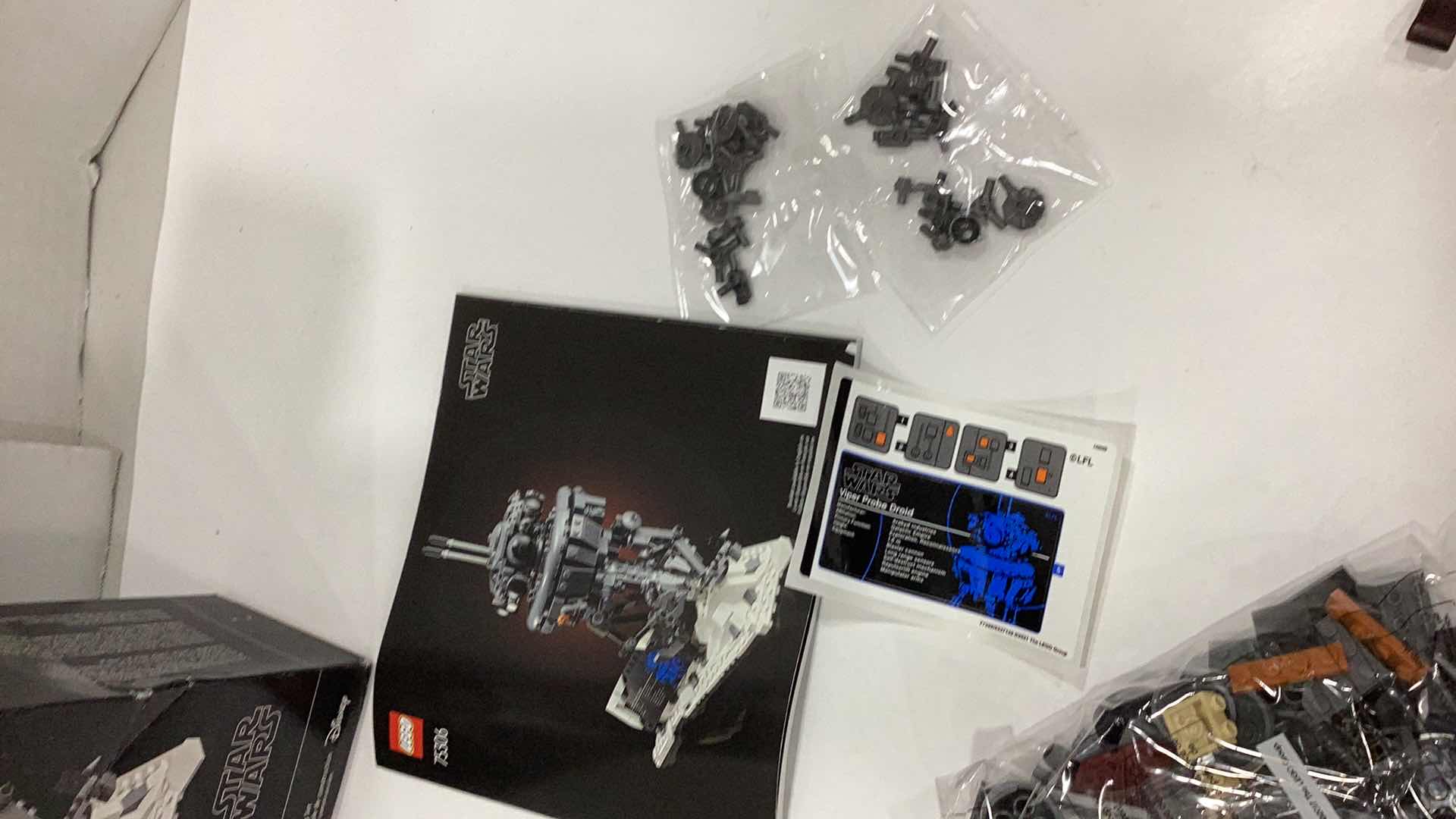 Photo 4 of LEGO STAR WARS IMPERIAL PROBE DROID