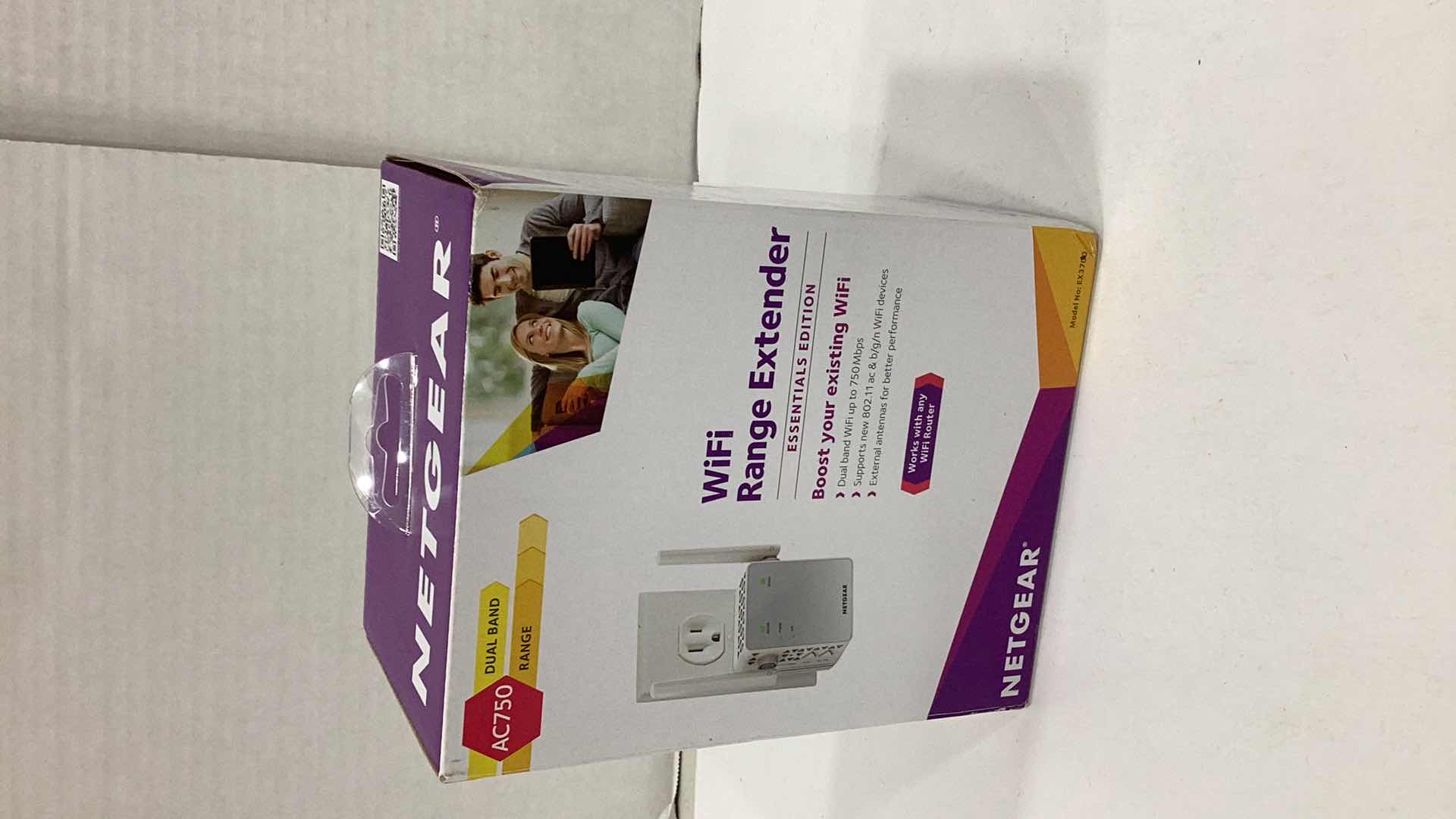 Photo 1 of NETGEAR AC750 WIFI RANGE EXTENDER