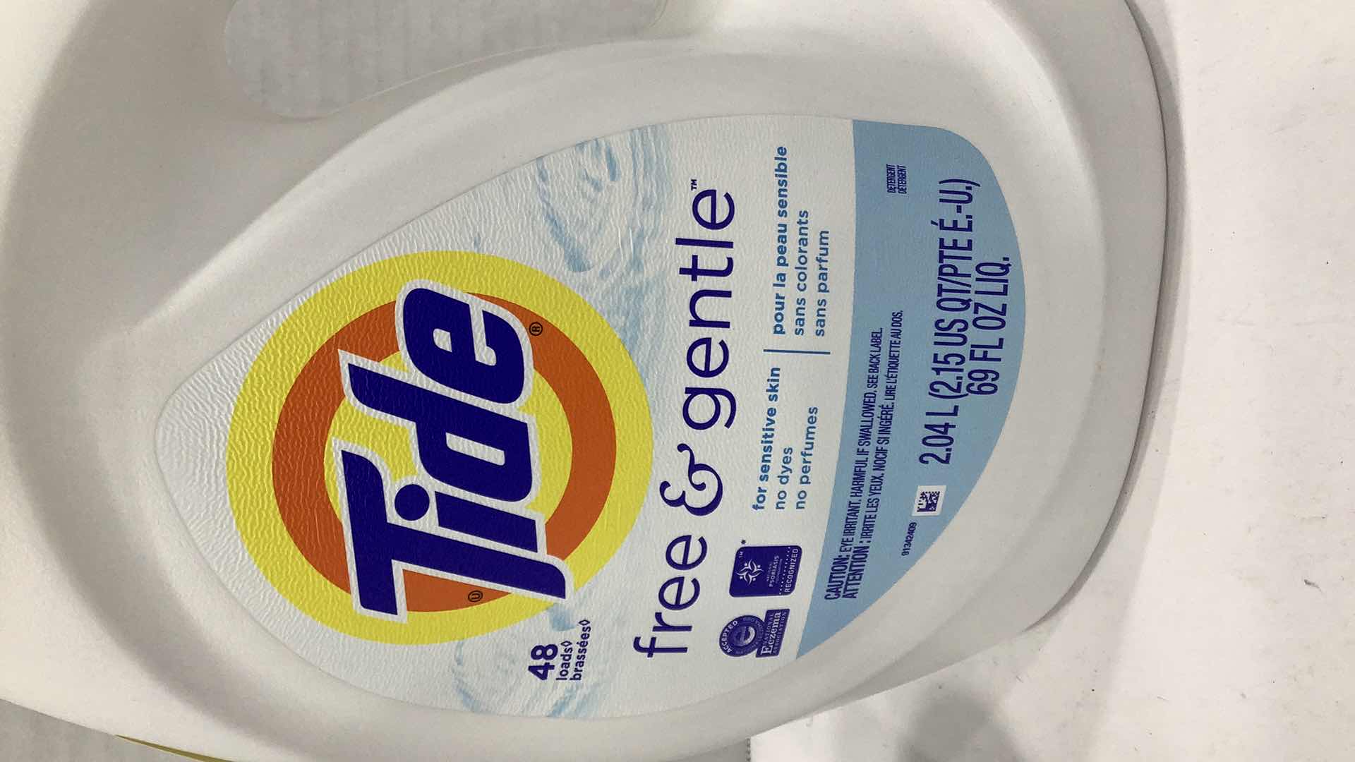 Photo 1 of 2 PCS TIDE SENSITIVE SKIN LAUNDRY DETERGENTS 2.04L