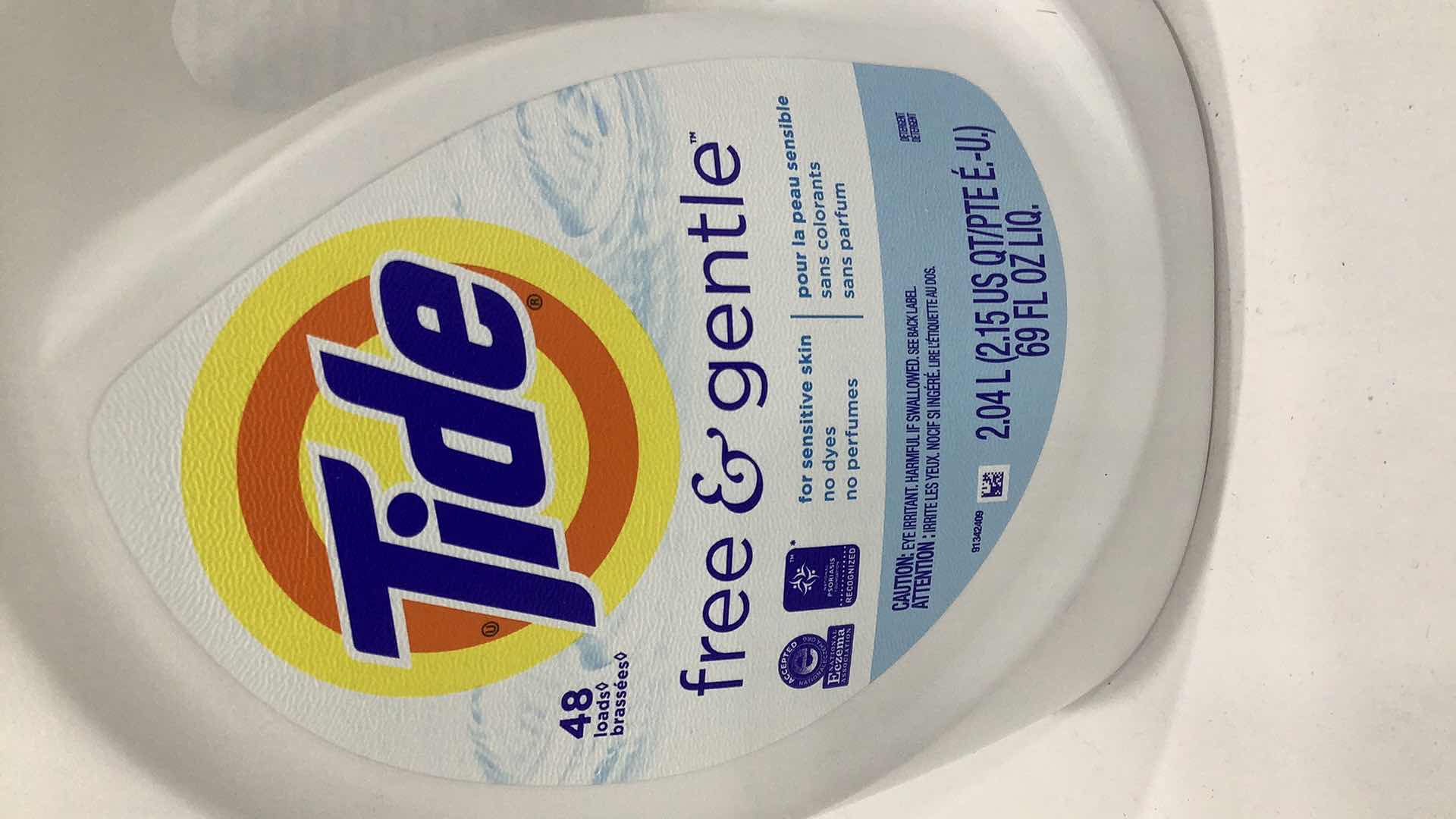 Photo 1 of 2 PCS TIDE SENSITIVE SKIN LAUNDRY DETERGENTS 2.04L