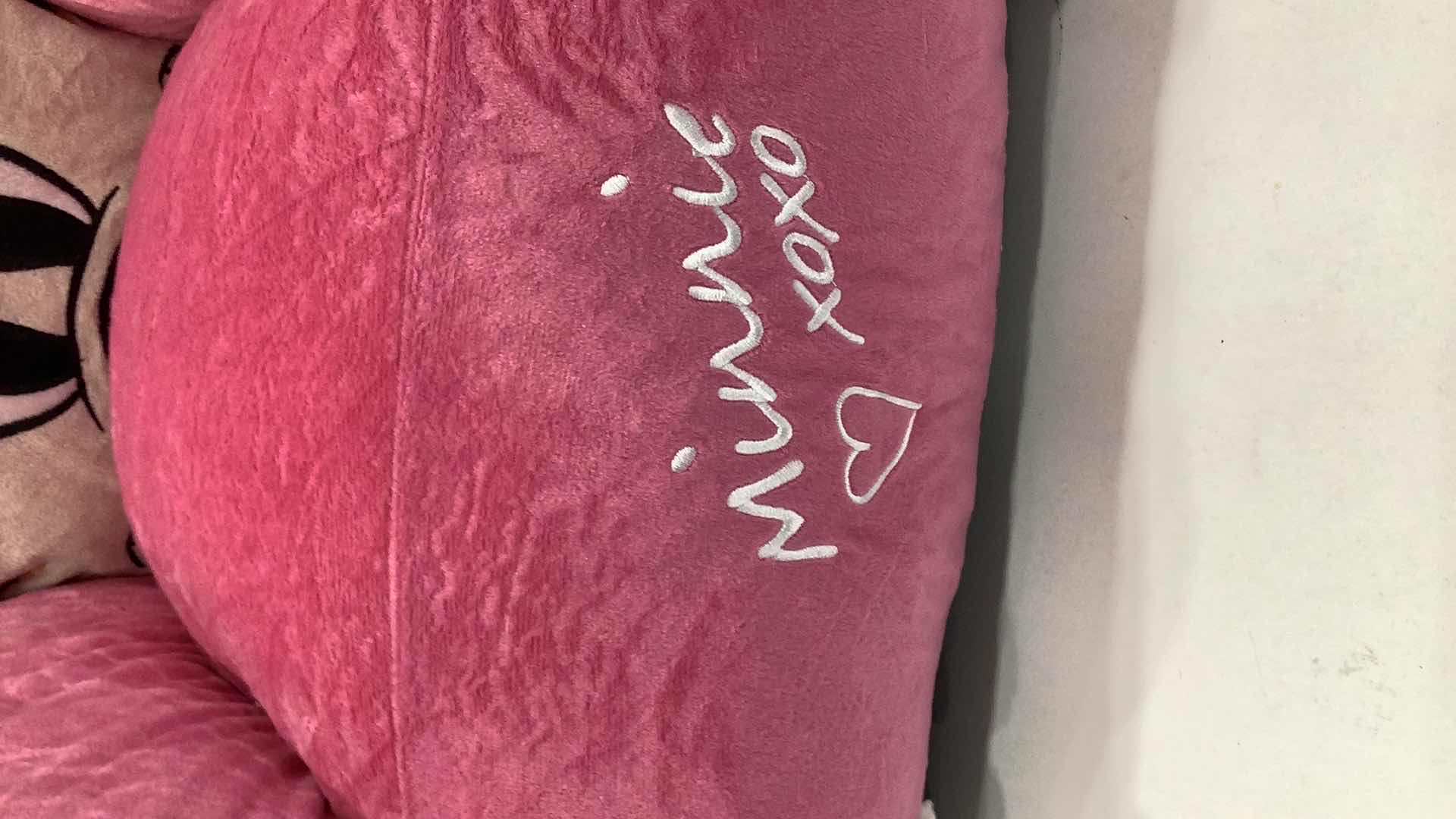 Photo 1 of MINNIE XOXO SEAT PINK