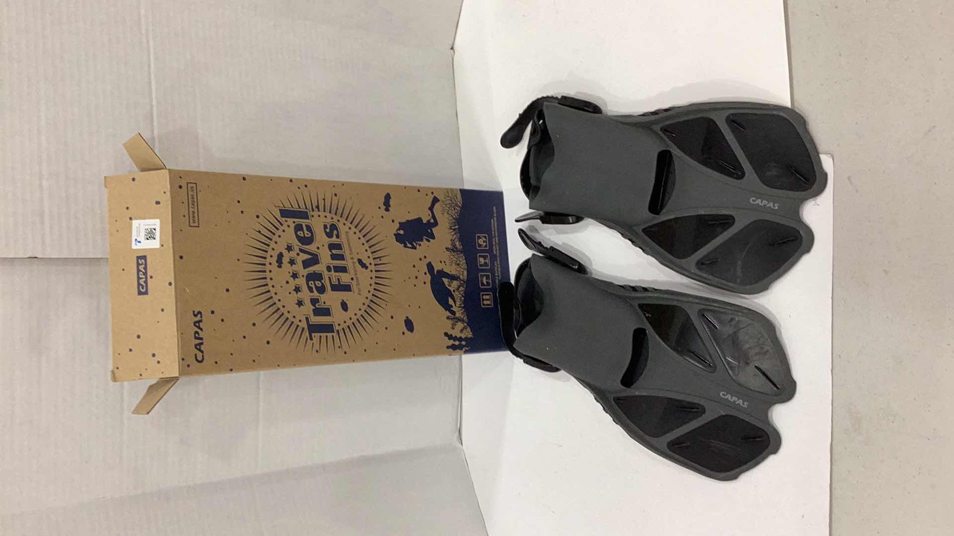 Photo 1 of CAPAS FINS SIZE 9-13