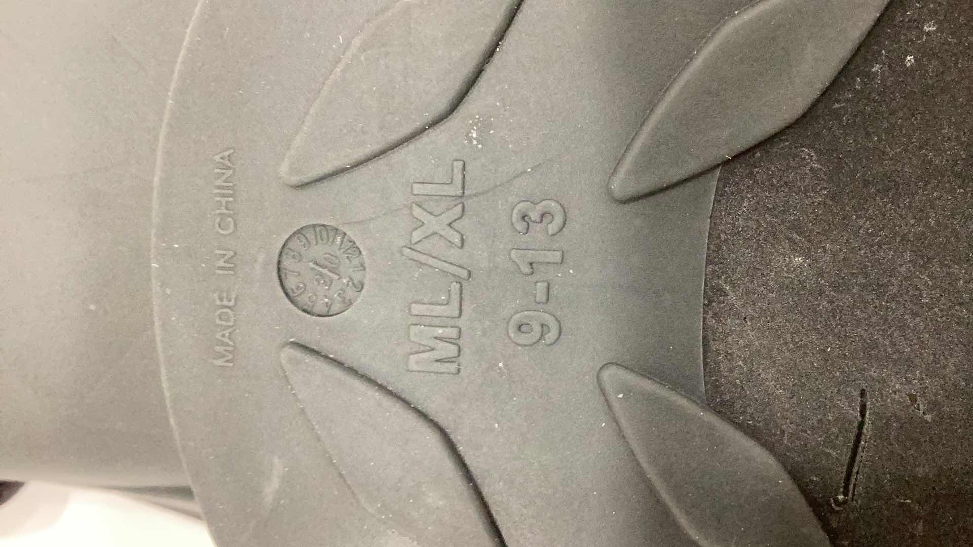 Photo 1 of CAPAS FINS SIZE 9-13