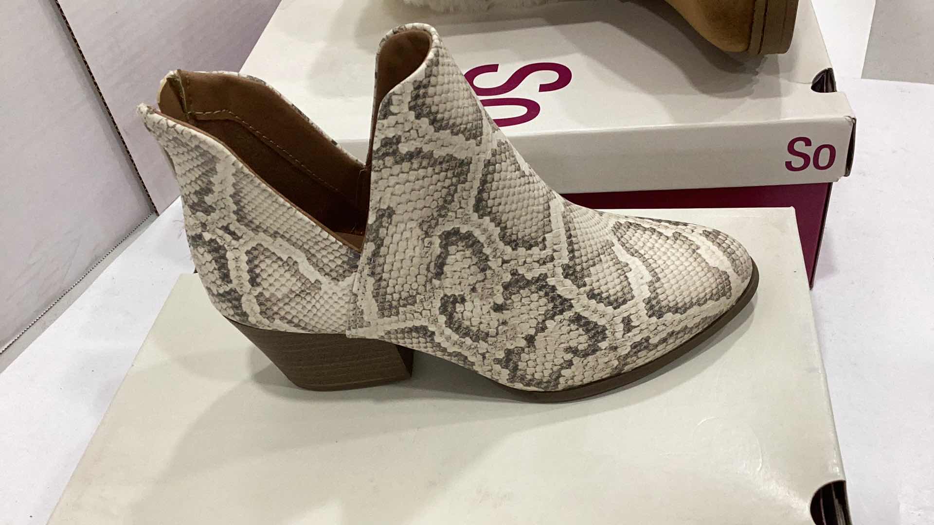 Photo 1 of 2 PAIRS NEW WOMEN SHOES SIZE 5-6