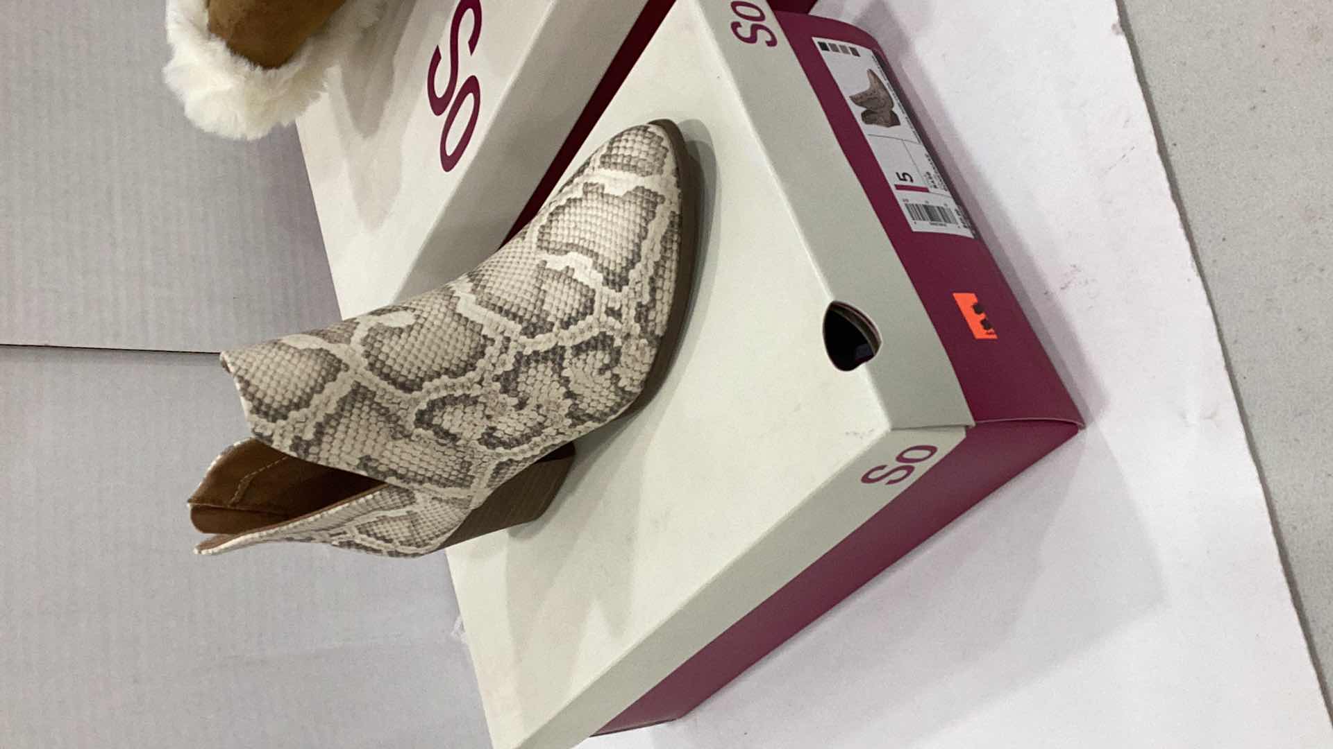 Photo 1 of 2 PAIRS NEW WOMEN SHOES SIZE 5-6