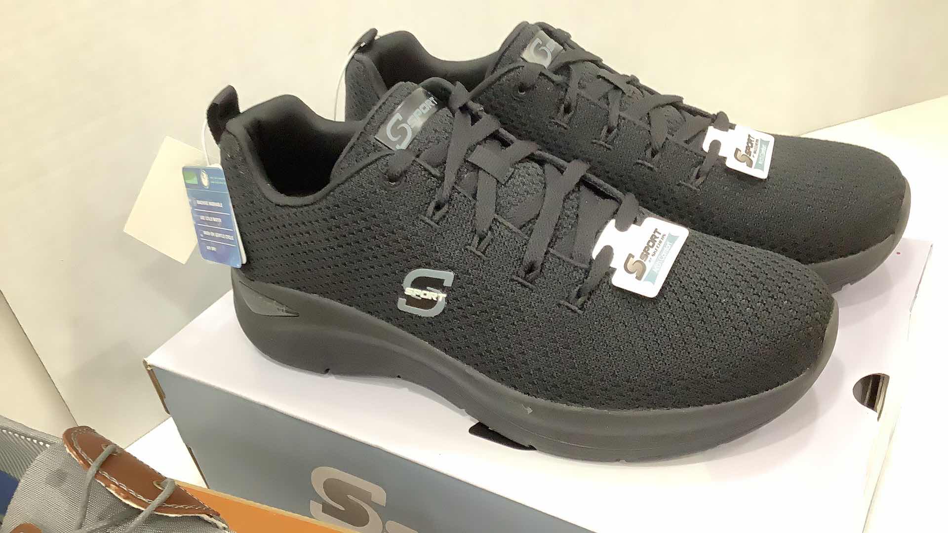 Photo 1 of 2  PAIRS NEW MEN SHOES SIZE 11