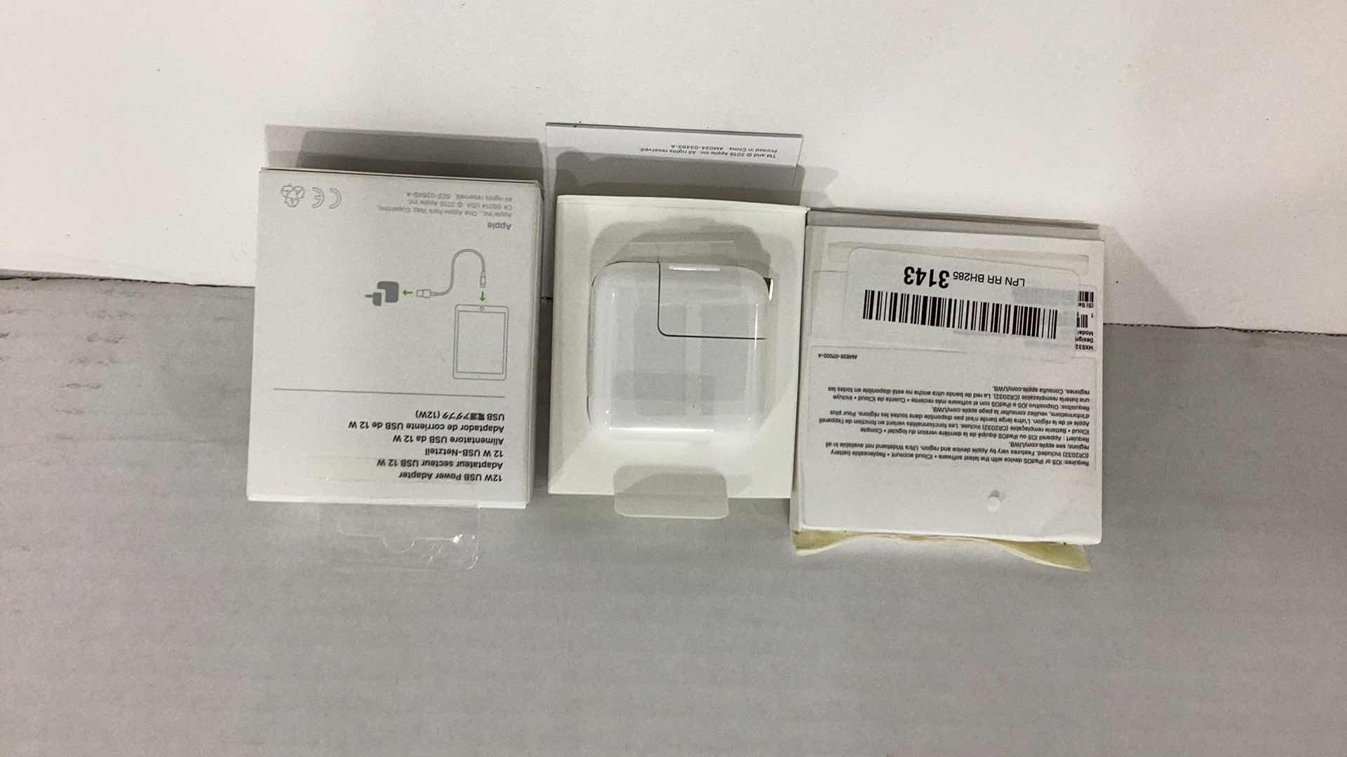 Photo 1 of APPLE AIRTAG AND 12W POWER ADAPTER