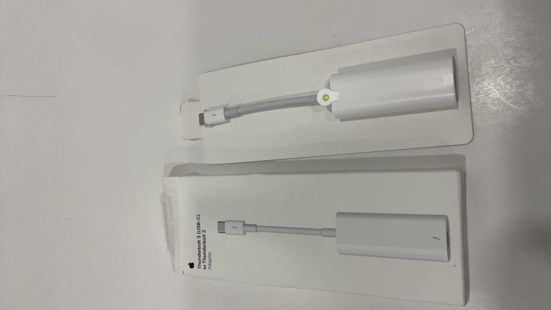 Photo 1 of APPLE THUNDERBOLT 3(USB-C) TO THUNDERBOLT 2 ADAPTER, KINDLE WATERSAFE FABRIC COVER (GEN 10), 4 PACK USB CABLES