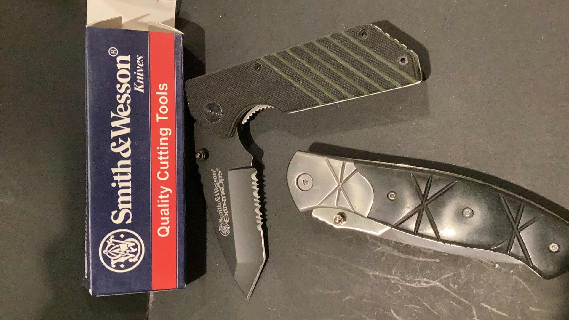 Photo 1 of KNIVES SMITH WESSEN EXTREME OPS