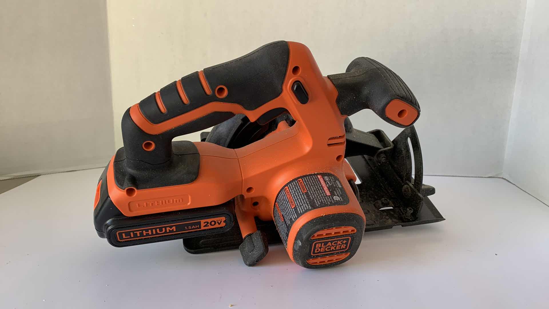 Photo 1 of BLACK AND DECKER ROTARY HAND SAW BATTERY OPERATED