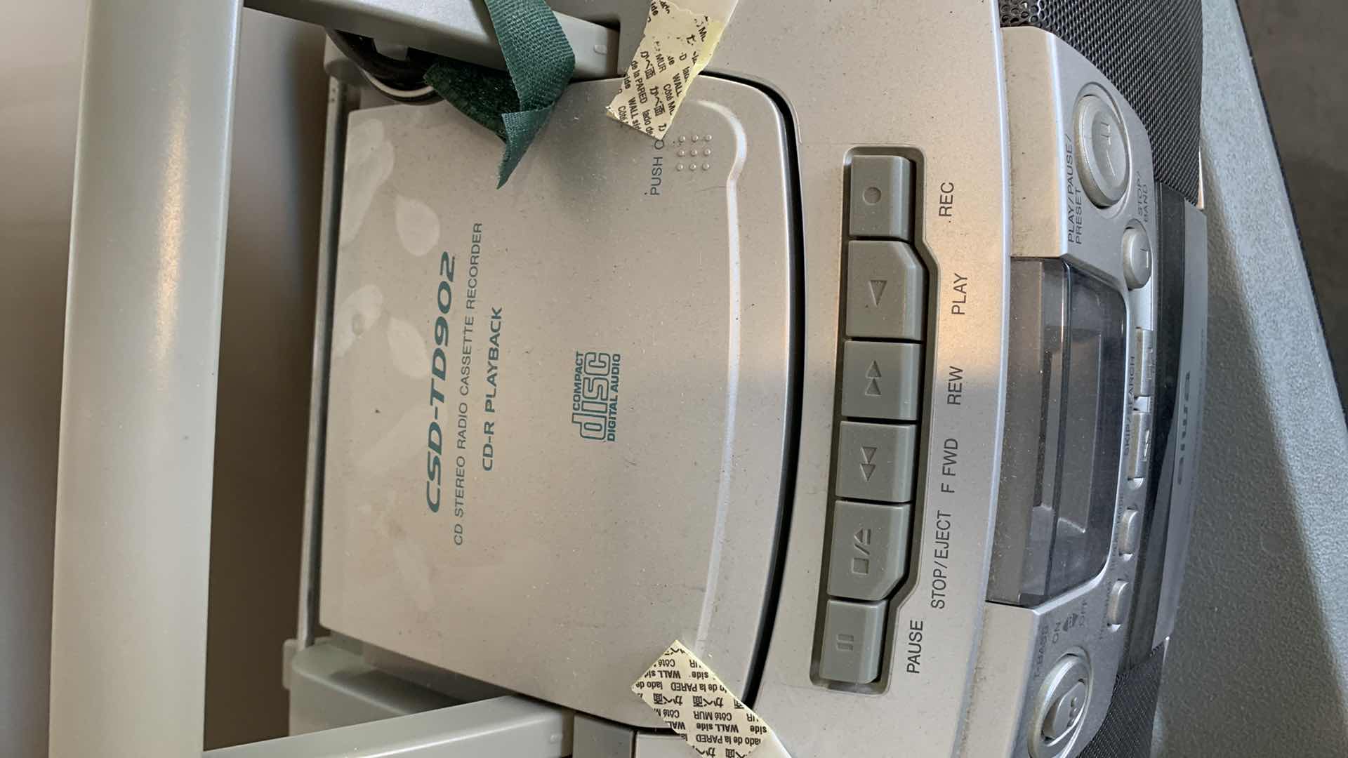 Photo 1 of AIWA CD/ CASSETTE PLAYER