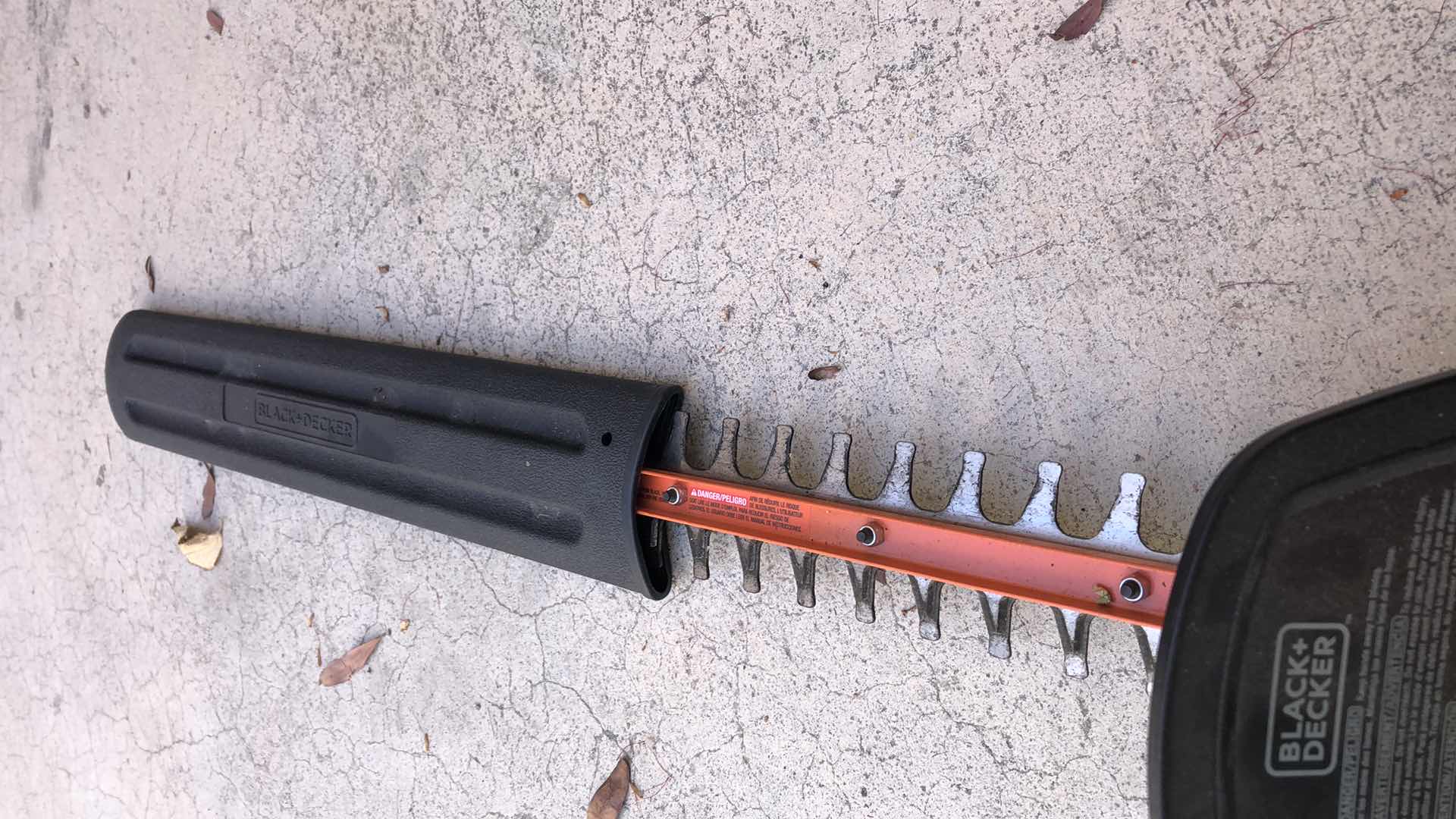 Photo 1 of BLACK AND DECKER ELECTRIC TRIMMER WITH BATTERY