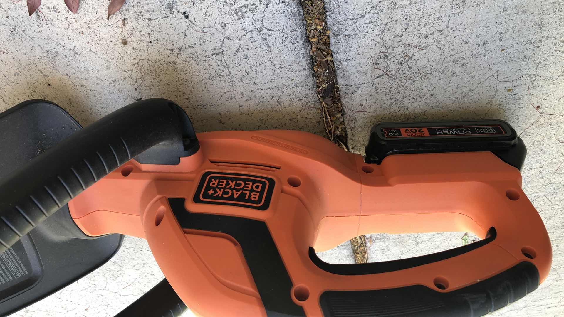 Photo 1 of BLACK AND DECKER ELECTRIC TRIMMER WITH BATTERY