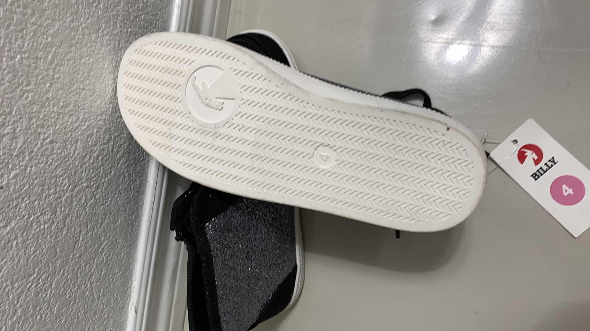 Photo 1 of GIRLS BILLY HARING ESSENTIAL HI TOP SNEAKERS SIZE 4