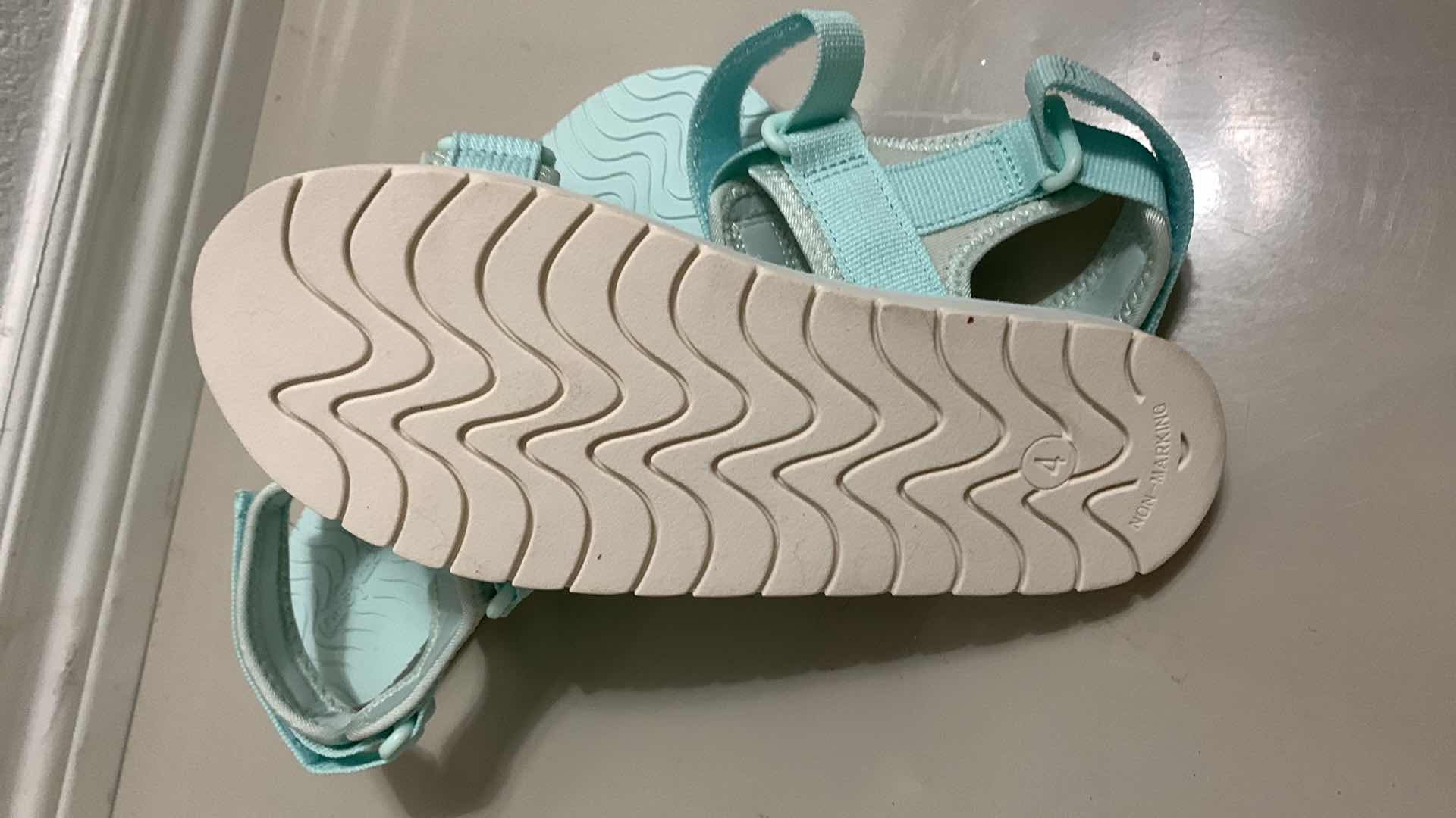 Photo 1 of GIRLS CAT AND JACK SANDALS SIZE 4