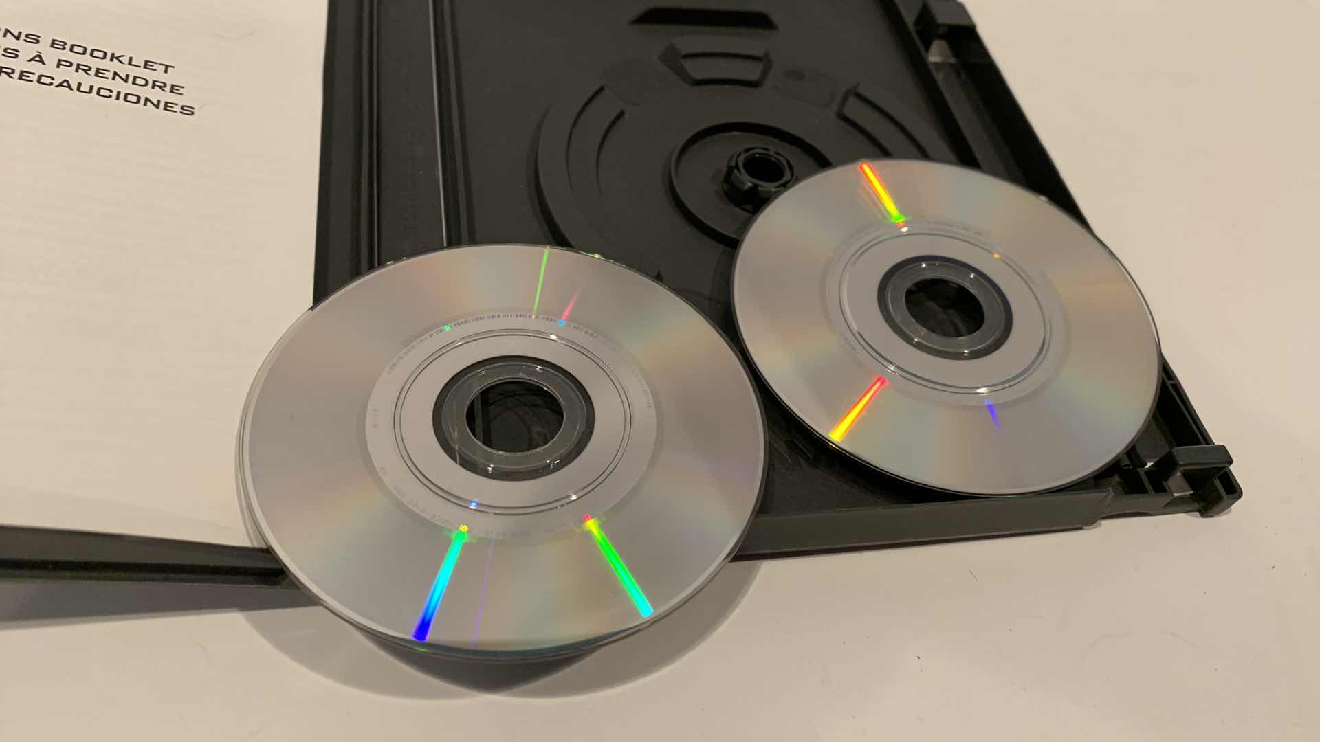 Photo 1 of NINTENDO GAMECUBE FINAL FANTASY CRYSTAL CHRONICLES AND LORD OF THE RINGS THE RETURN OF THE KING GAMES