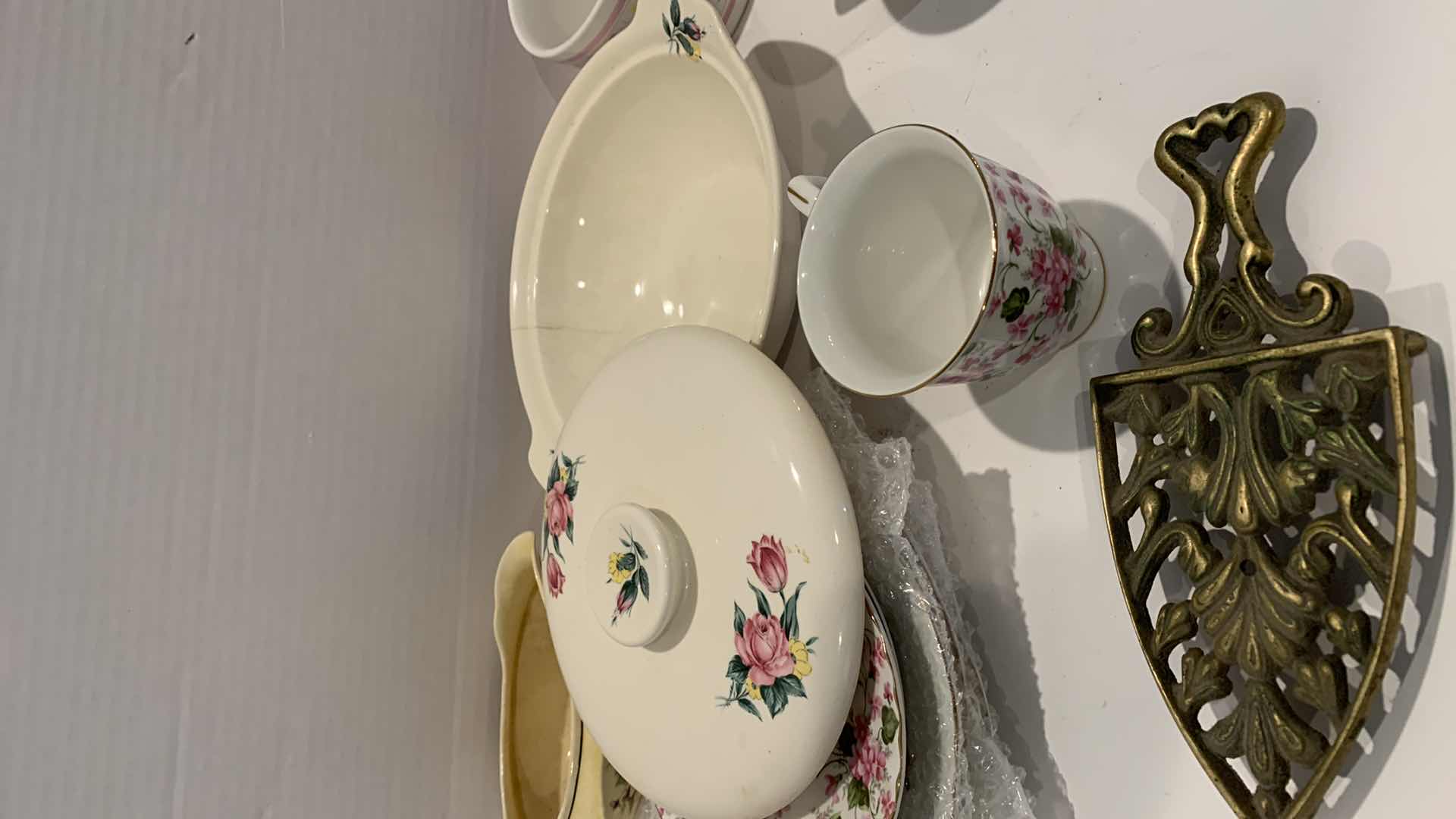 Photo 1 of ASSORTED HOUSEHOLD ITEMS