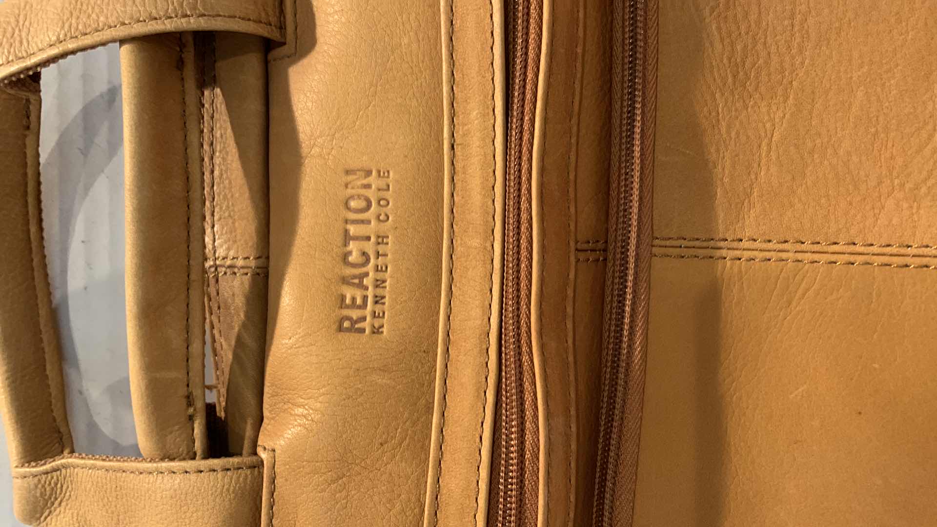 Photo 1 of KENNETH COLE REACTION SHOW BUSINESS BRIEFCASE LEATHER