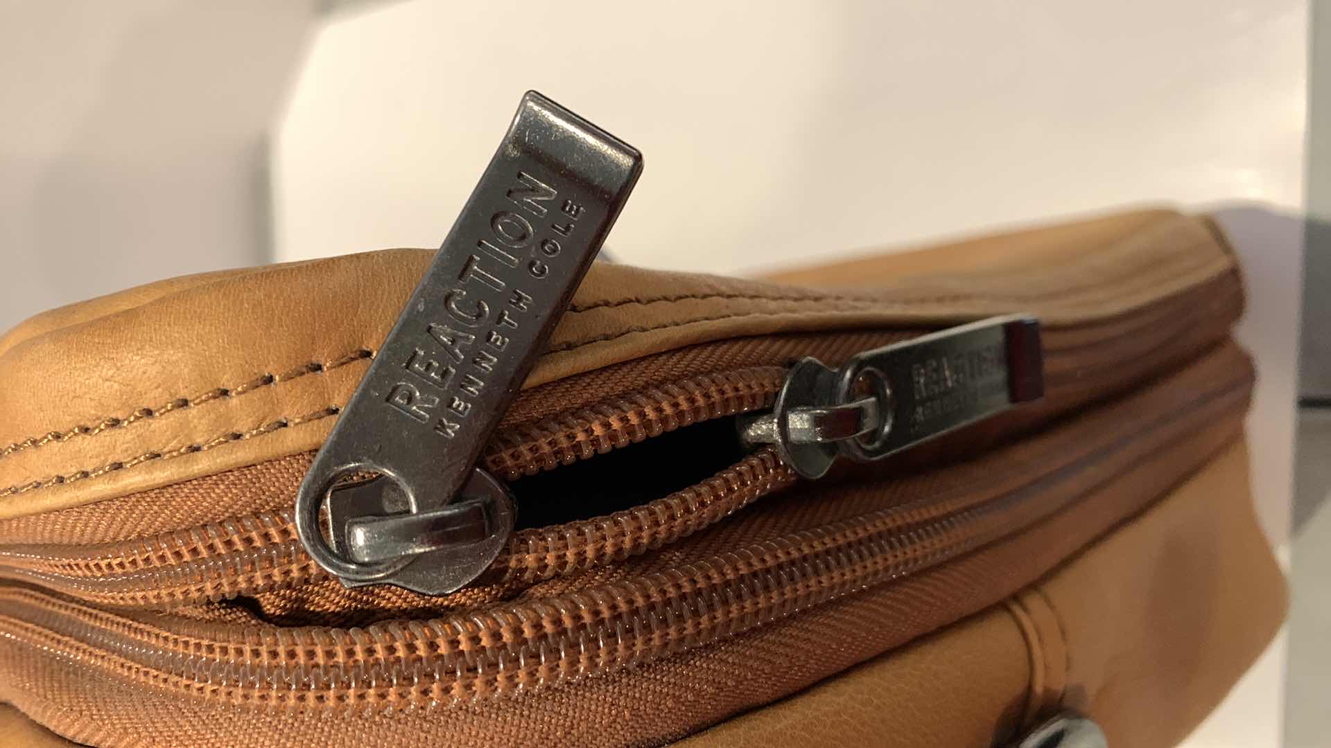 Photo 1 of KENNETH COLE REACTION SHOW BUSINESS BRIEFCASE LEATHER