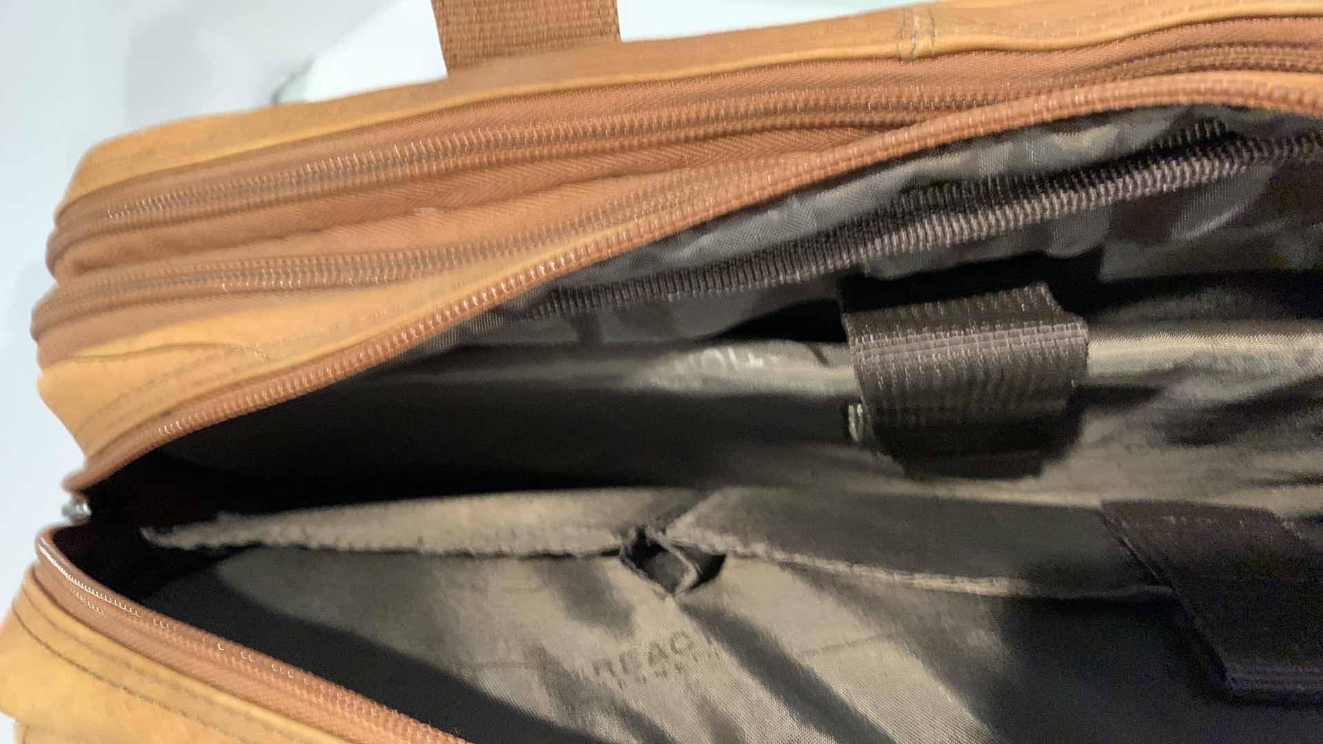 Photo 1 of KENNETH COLE REACTION SHOW BUSINESS BRIEFCASE LEATHER