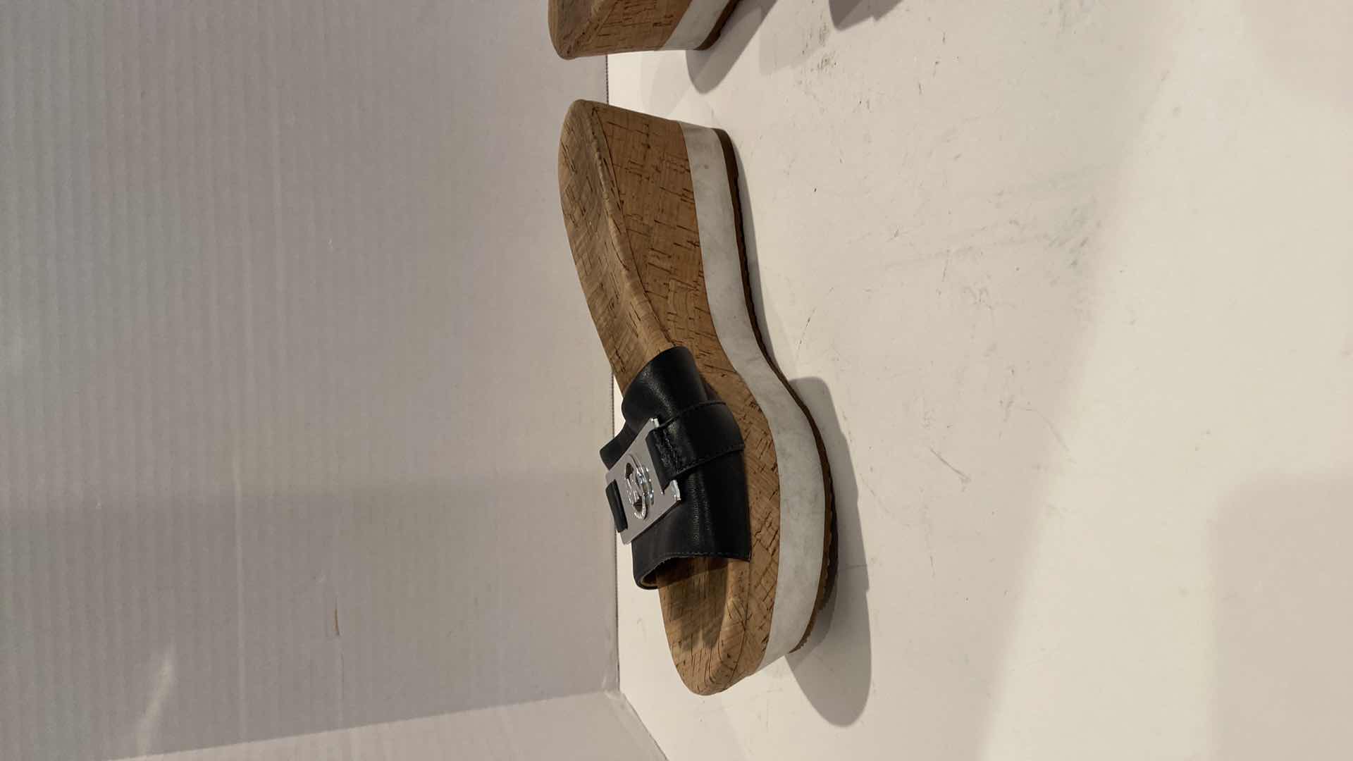 Photo 1 of MICHAEL KORS SANDLES SIZE 8