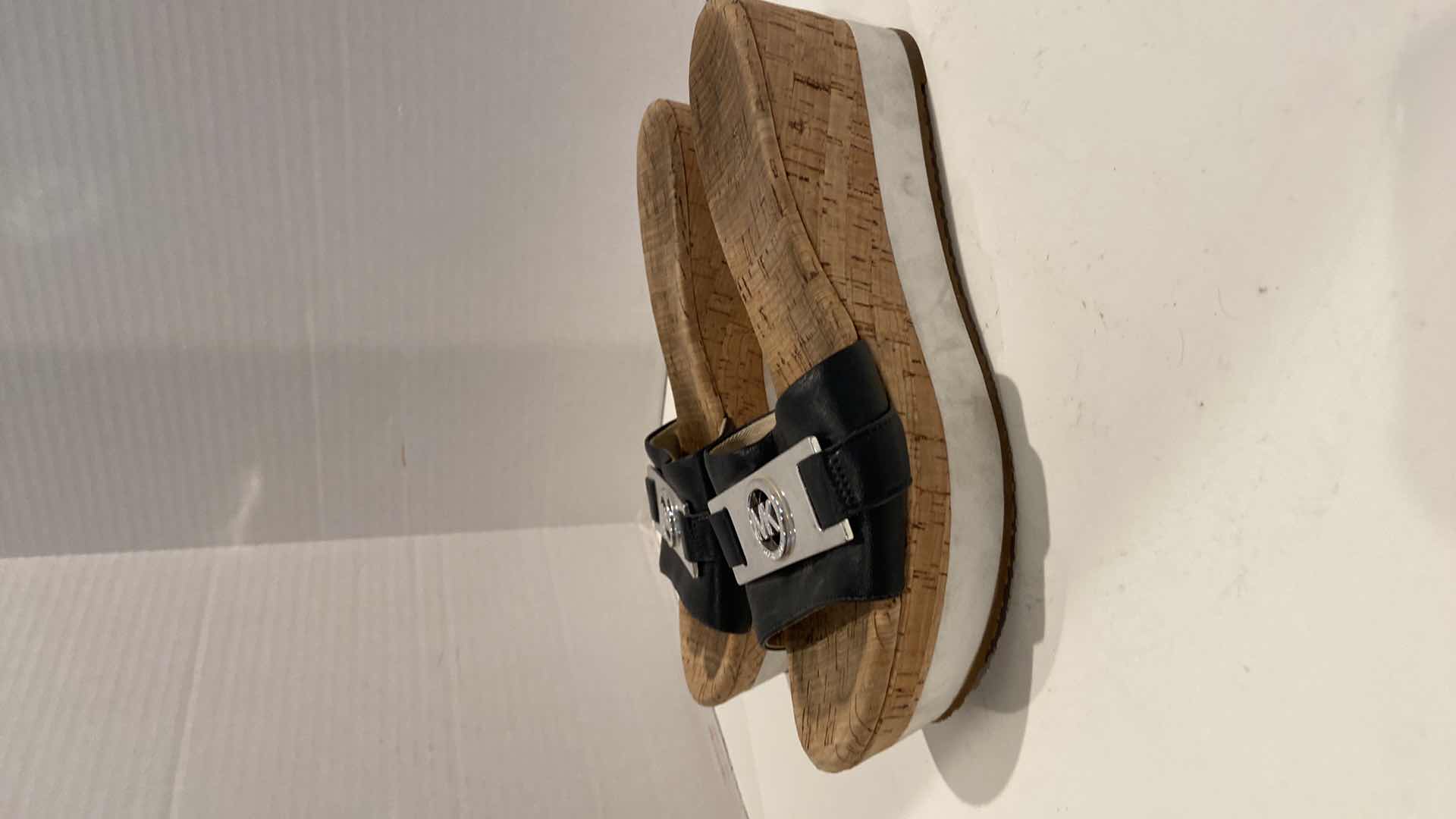 Photo 1 of MICHAEL KORS SANDLES SIZE 8