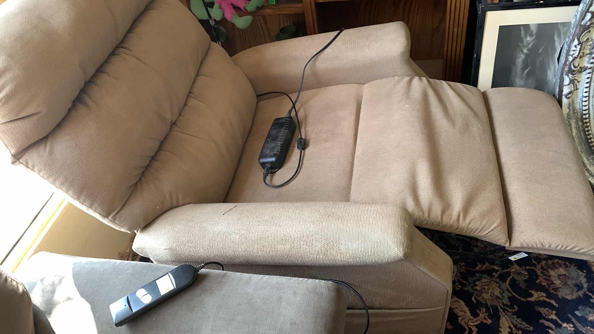 Photo 1 of LIFTING RECLINER