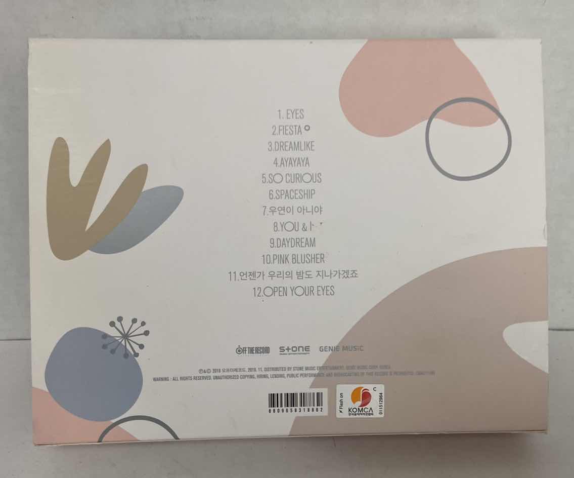 Photo 1 of BLOOM IZ IZONE K POP ALBUM