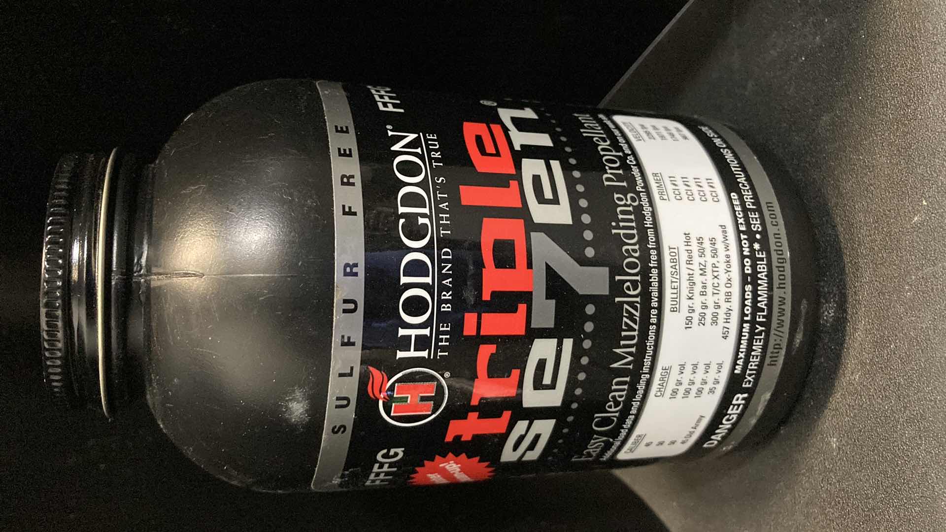 Photo 1 of NEW HODGDON TRIPLE SEVEN EASY CLEAN MUZZLELOADING PROPELLANT 1LB