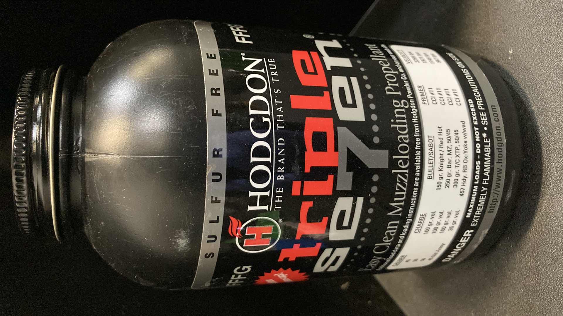 Photo 1 of NEW HODGDON TRIPLE SEVEN EASY CLEAN MUZZLELOADING PROPELLANT 1LB