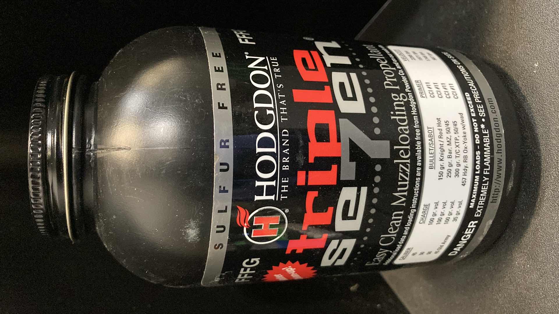 Photo 1 of NEW HODGDON TRIPLE SEVEN EASY CLEAN MUZZLELOADING PROPELLANT 1LB