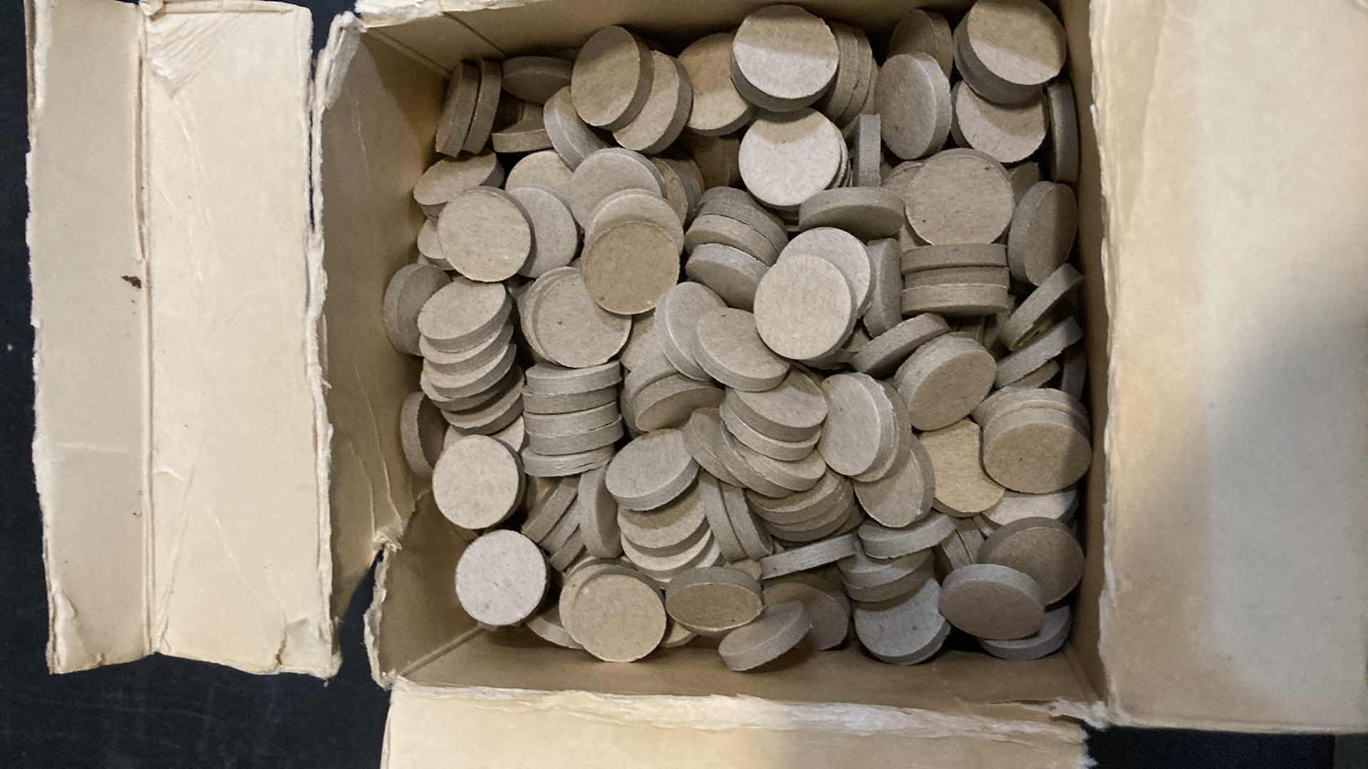 Photo 1 of FEDERAL 12 GAUGE .135 IN. CARD WADS (APPROX 800)