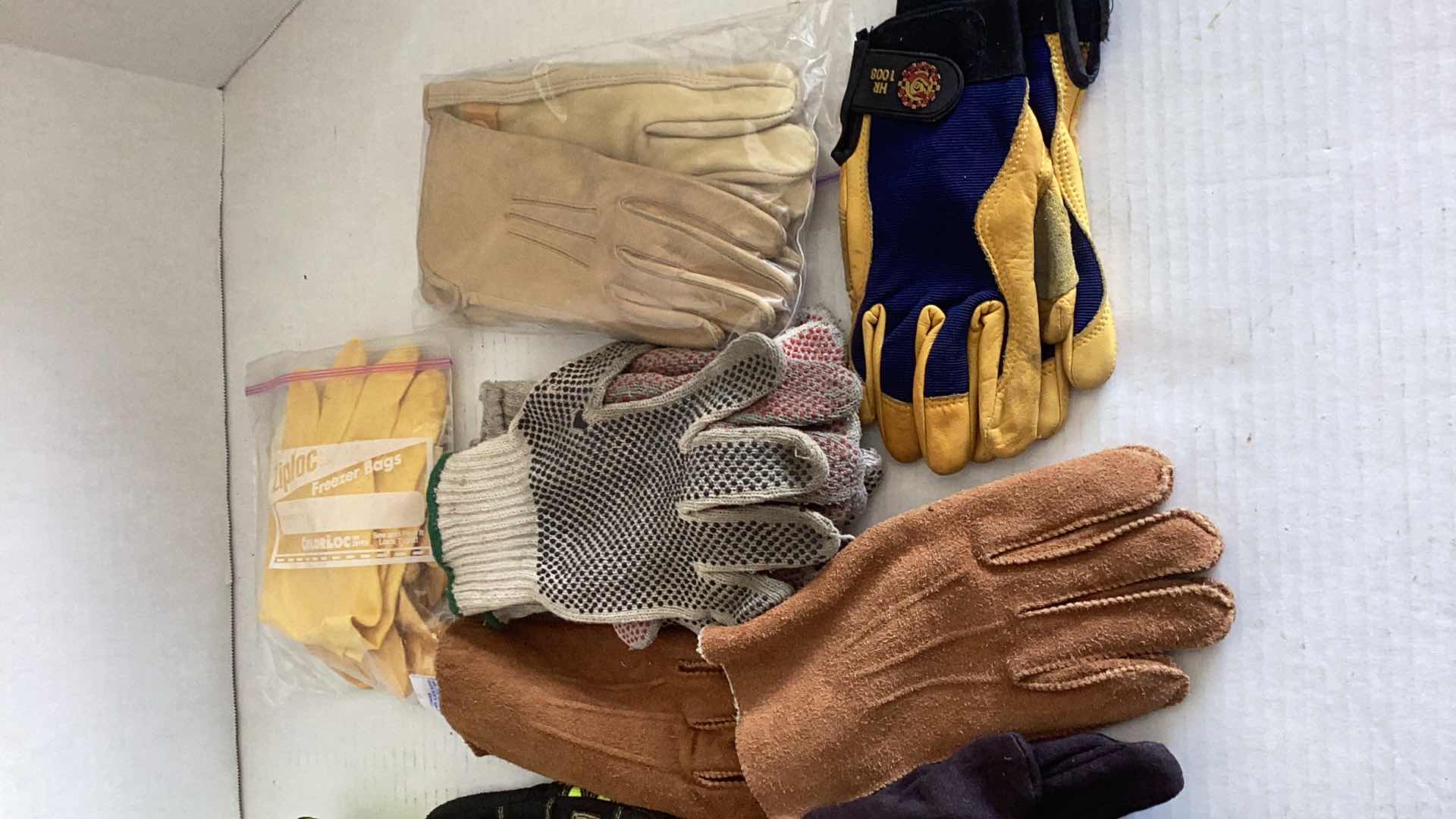 Photo 1 of BOX OF VARIOUS LARGE MENS WORK GLOVES