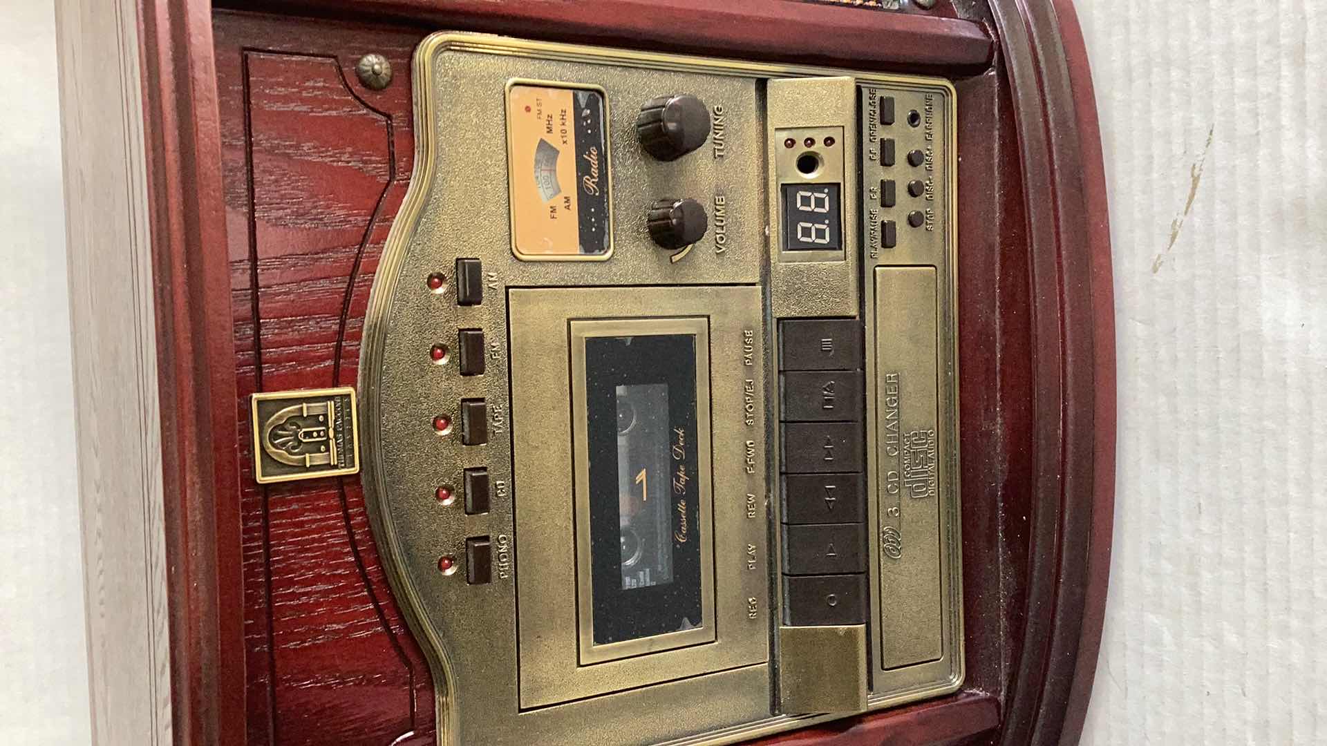 Photo 2 of THOMAS PACCONI CLASSIC MULTIMEDIA PLAYER: RECORD, RADIO AND 3 CD CHANGER